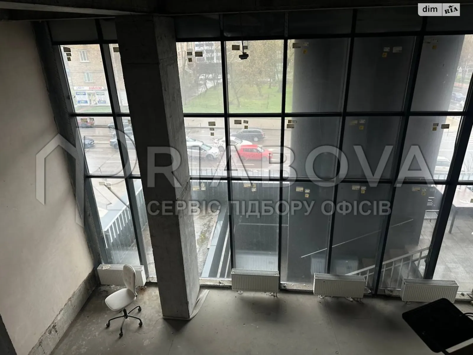 Сдается в аренду объект сферы услуг 212 кв. м в 26-этажном здании, цена: 2120 $ - фото 1