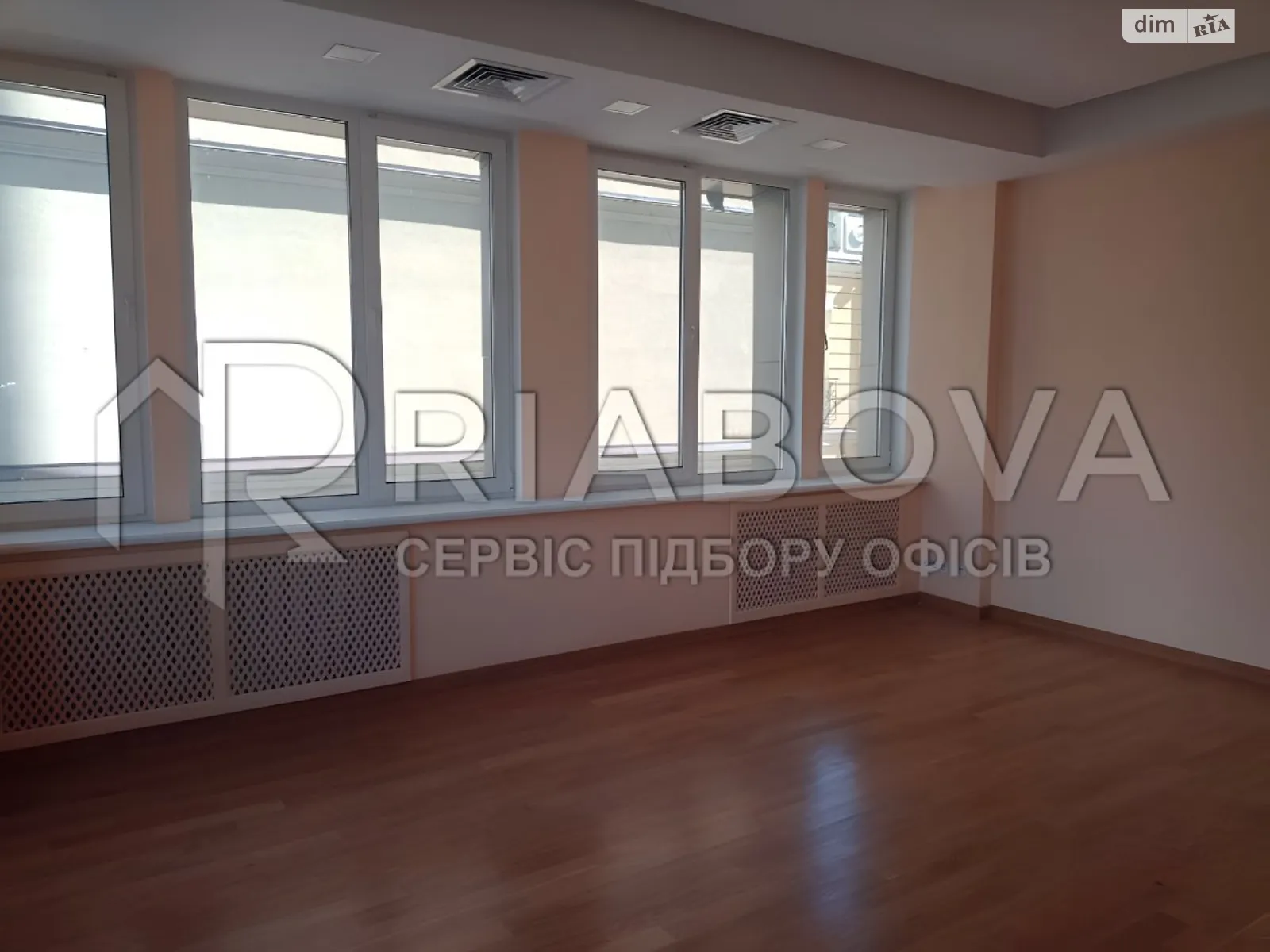 Сдается в аренду офис 815 кв. м в бизнес-центре, цена: 13040 $ - фото 1