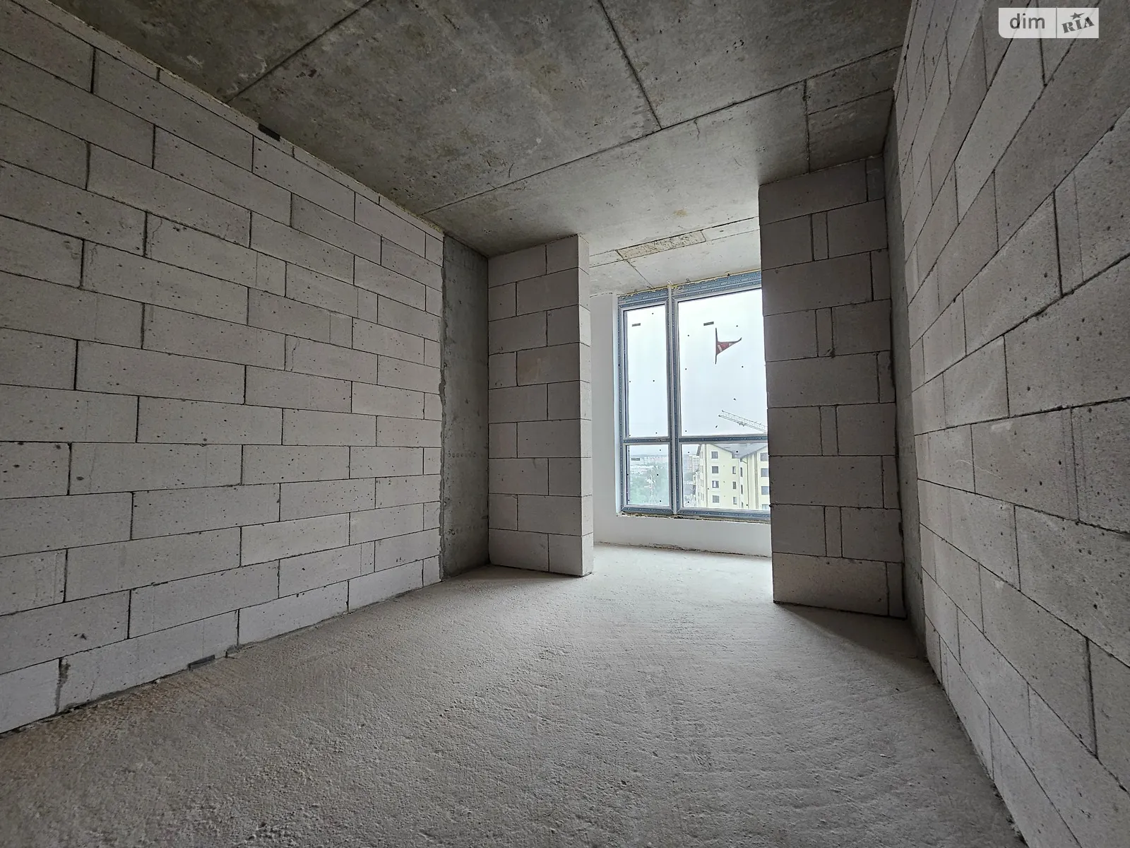 Продается 1-комнатная квартира 42 кв. м в Ивано-Франковске, ул. Хриплинская, 9 - фото 1