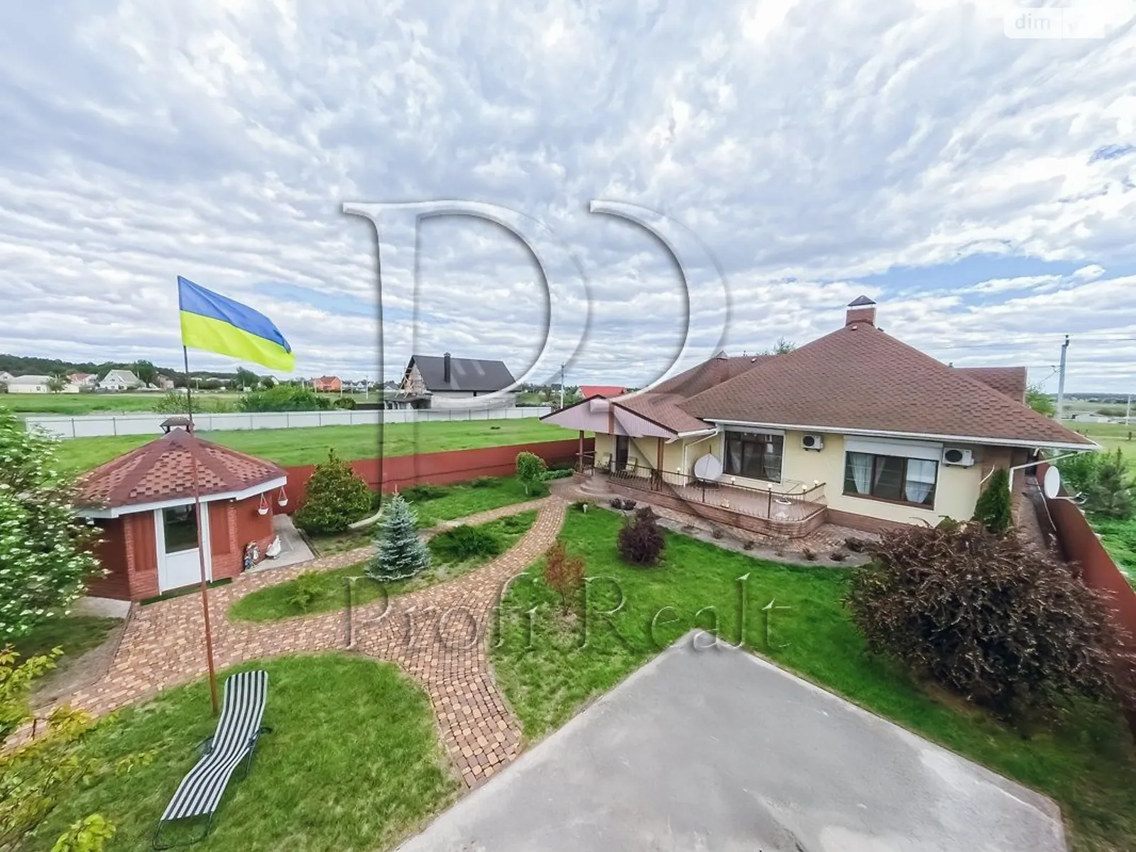 Продается дом на 2 этажа 162.5 кв. м с садом, цена: 135000 $ - фото 1