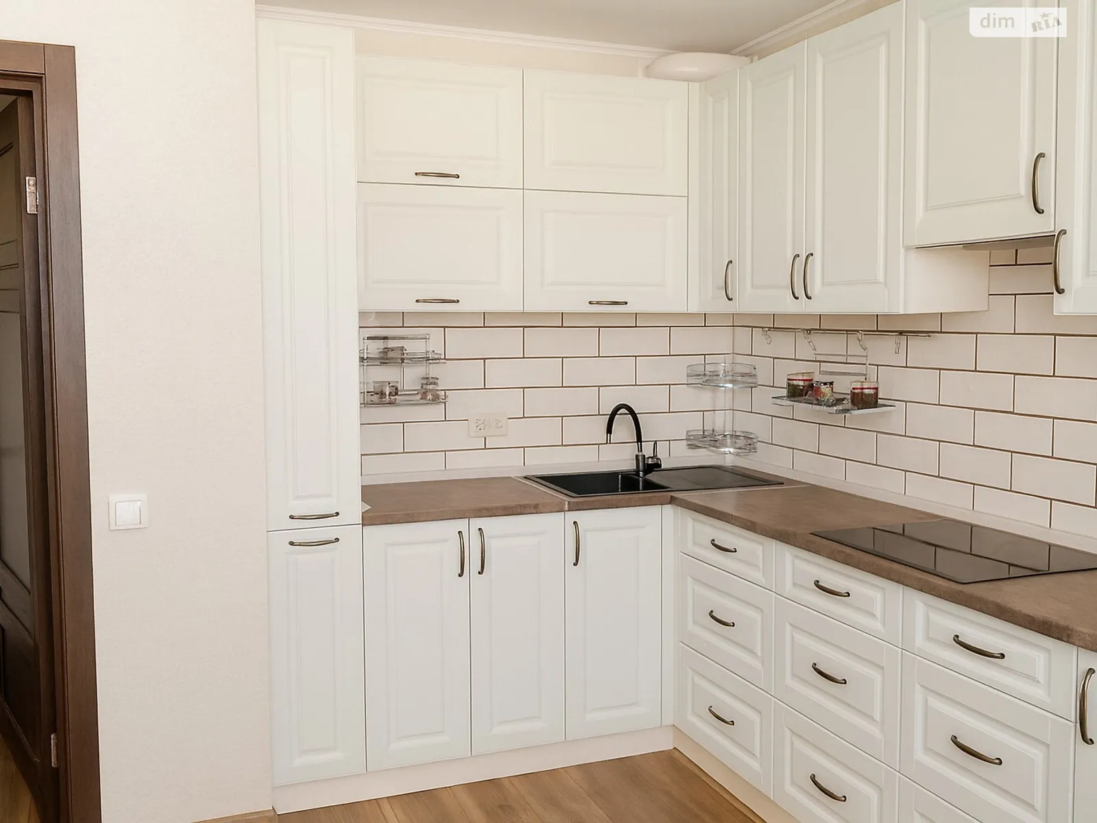 Продается 3-комнатная квартира 101 кв. м в Киеве, ул. Радунская, 30 - фото 1