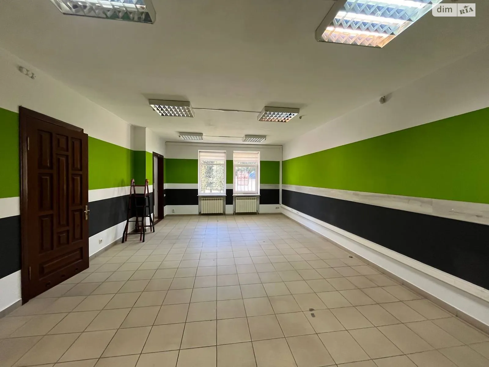 Сдается в аренду офис 81.2 кв. м в бизнес-центре, цена: 18000 грн - фото 1