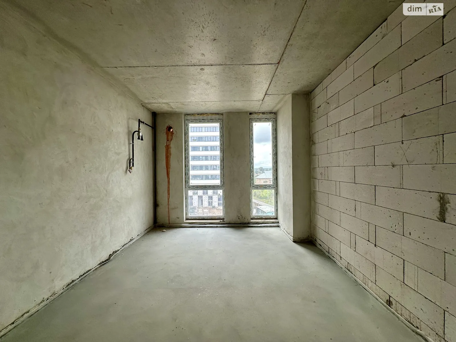 Продается 2-комнатная квартира 68 кв. м в Ивано-Франковске, ул. Надречная, 1 - фото 1