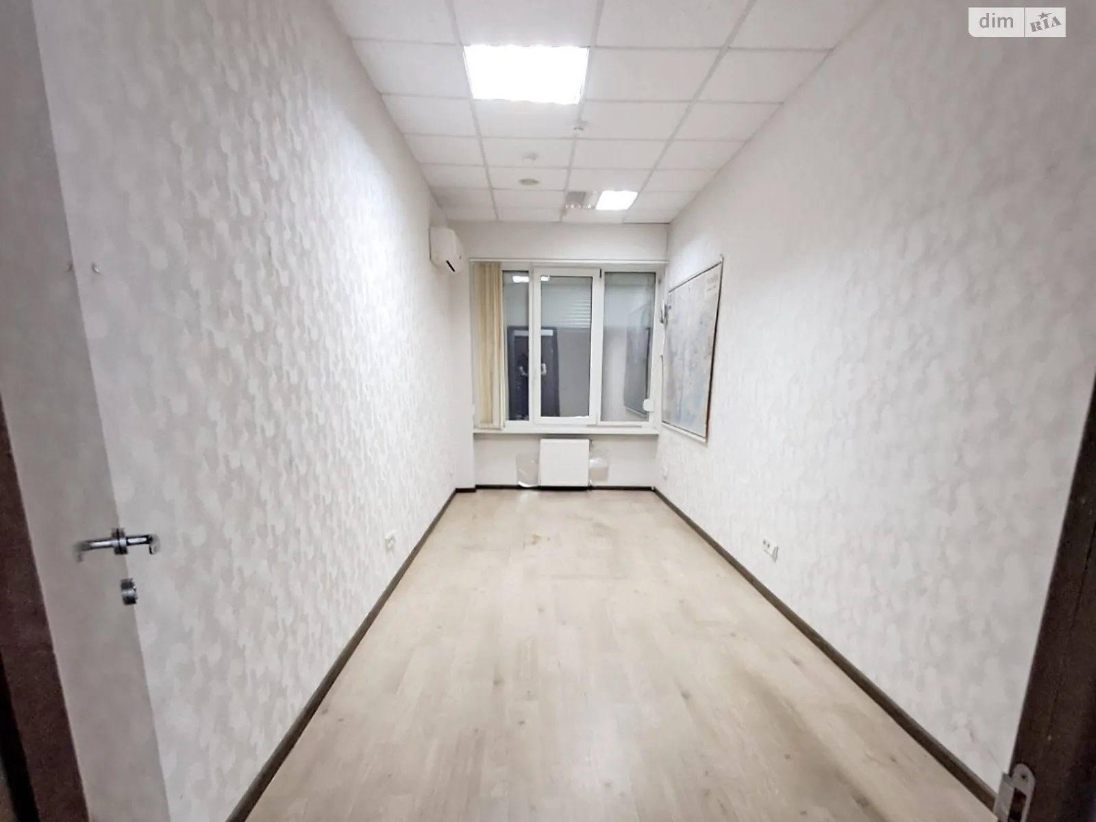 Сдается в аренду офис 18.5 кв. м в бизнес-центре, цена: 6000 грн - фото 1