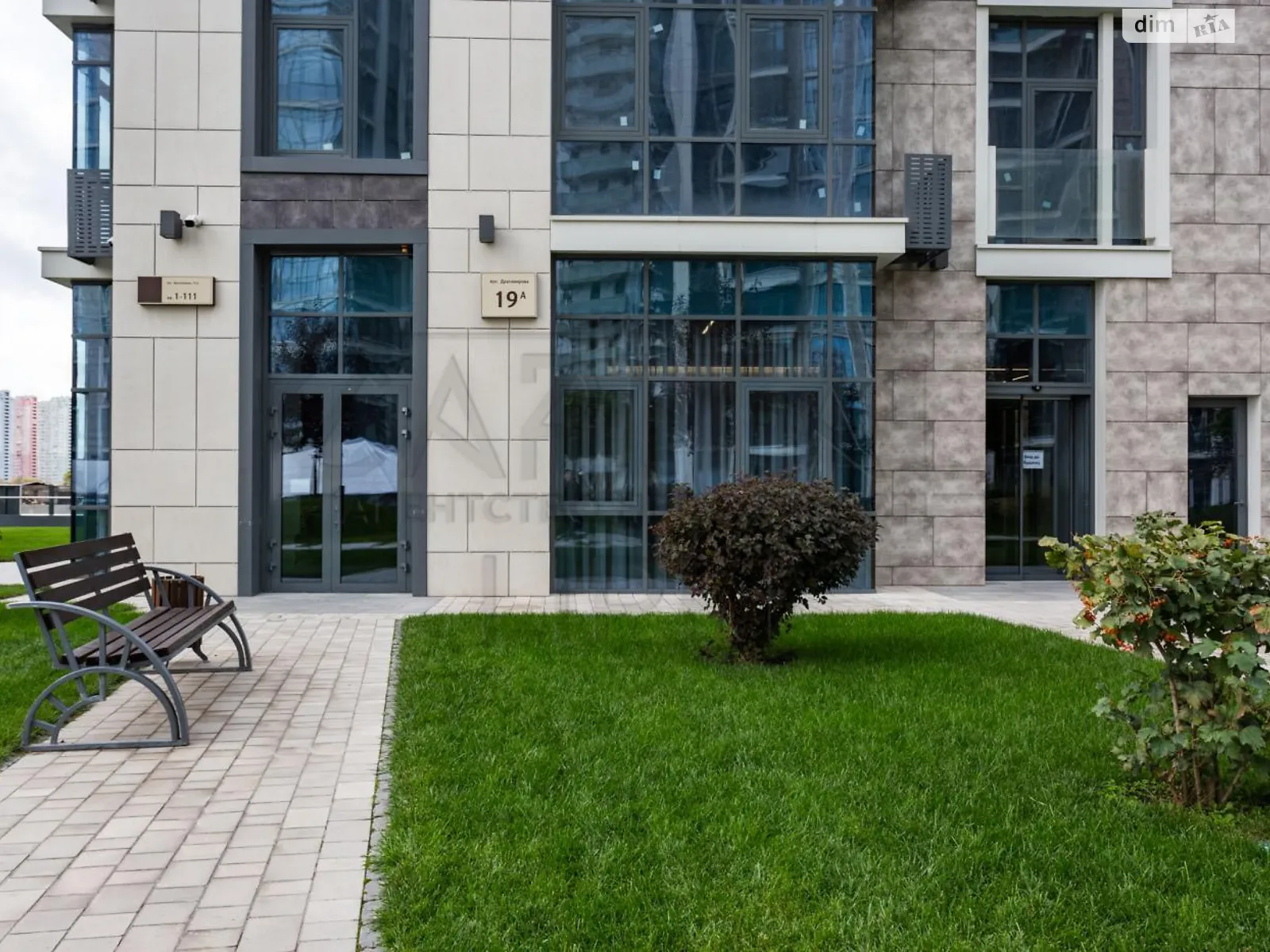 Сдается в аренду помещения свободного назначения 270 кв. м в 19-этажном здании, цена: 8100 $ - фото 1