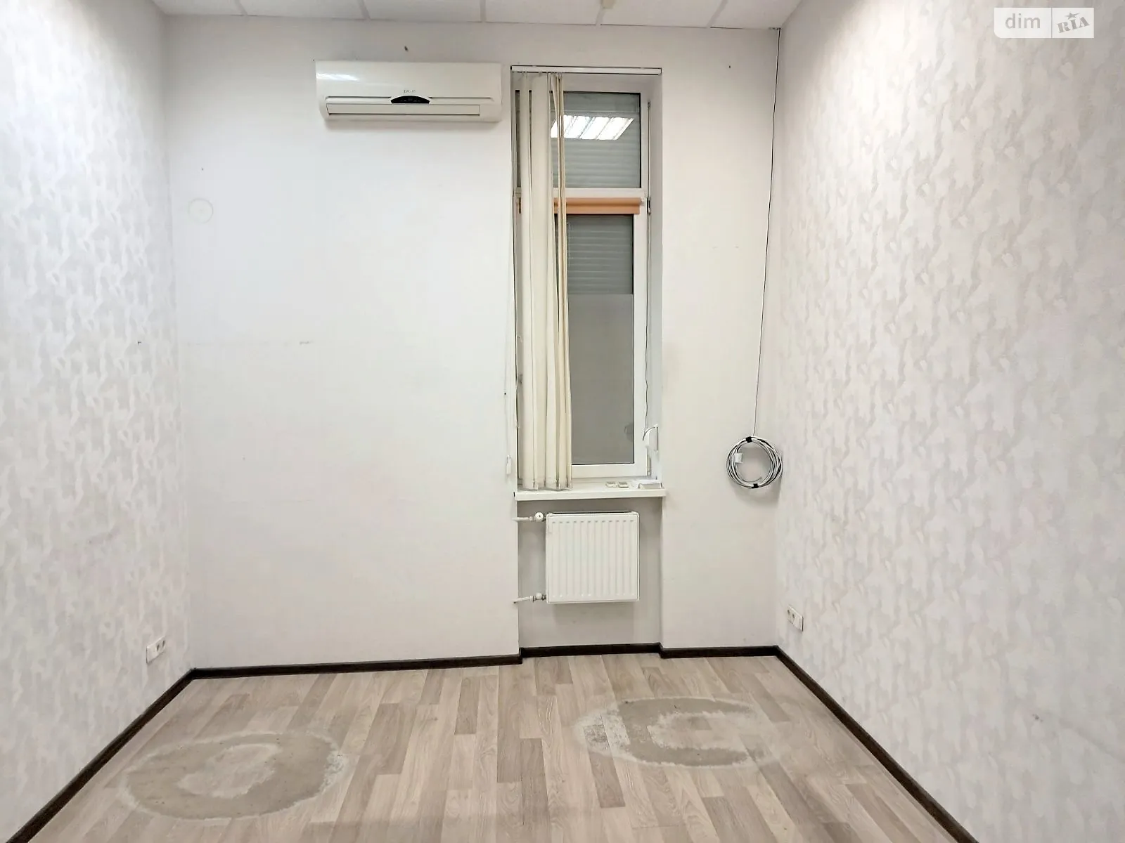 Сдается в аренду офис 37.5 кв. м в бизнес-центре, цена: 10000 грн - фото 1