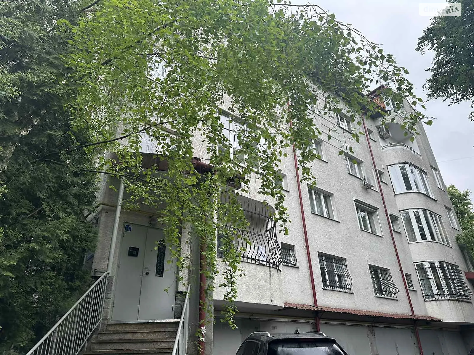 Продается 3-комнатная квартира 135 кв. м в Львове, ул. Карпатская, 1 - фото 1