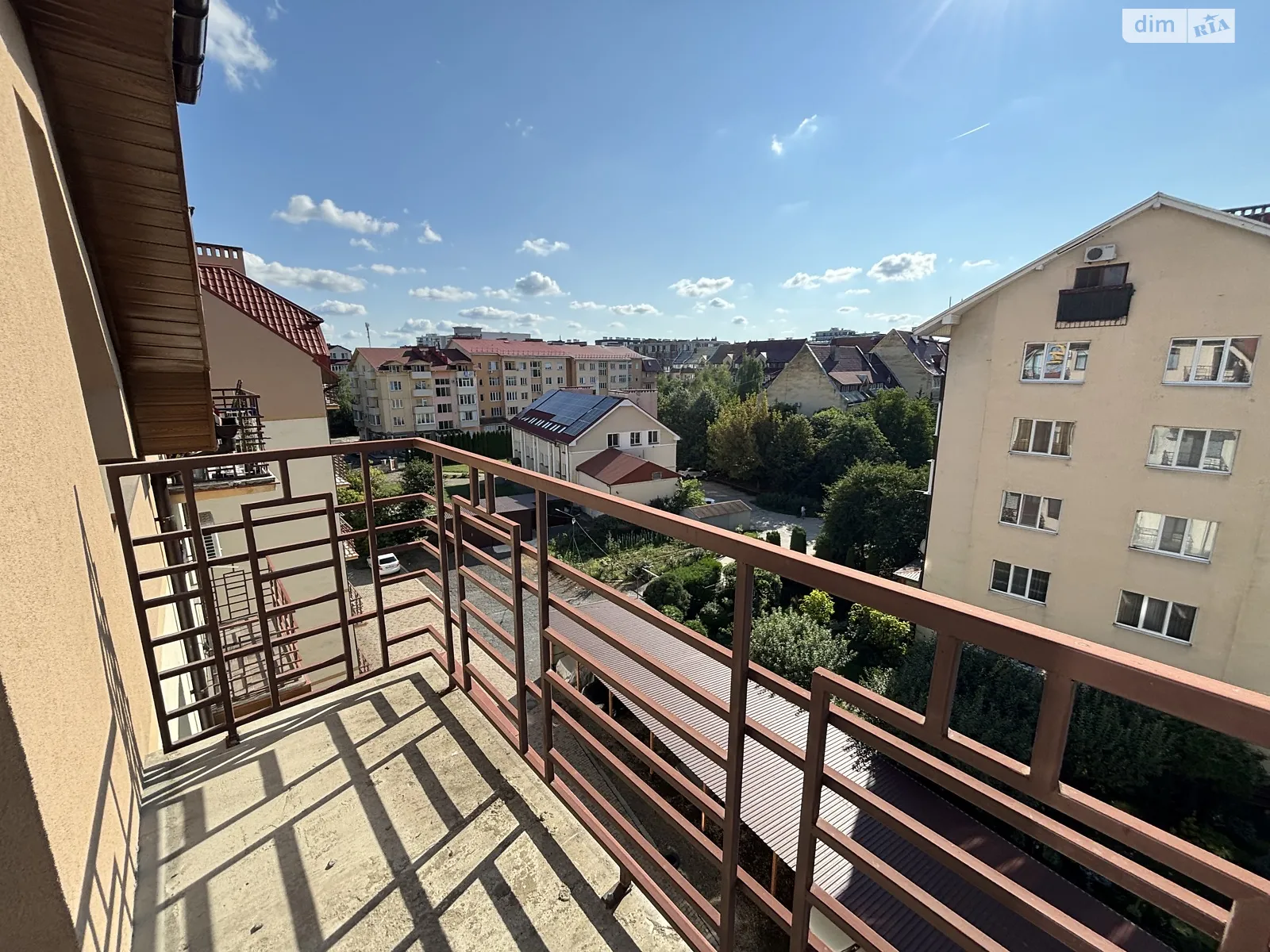 Продається 1-кімнатна квартира 52 кв. м у Ужгороді, вул. Климпуша, 2В - фото 1