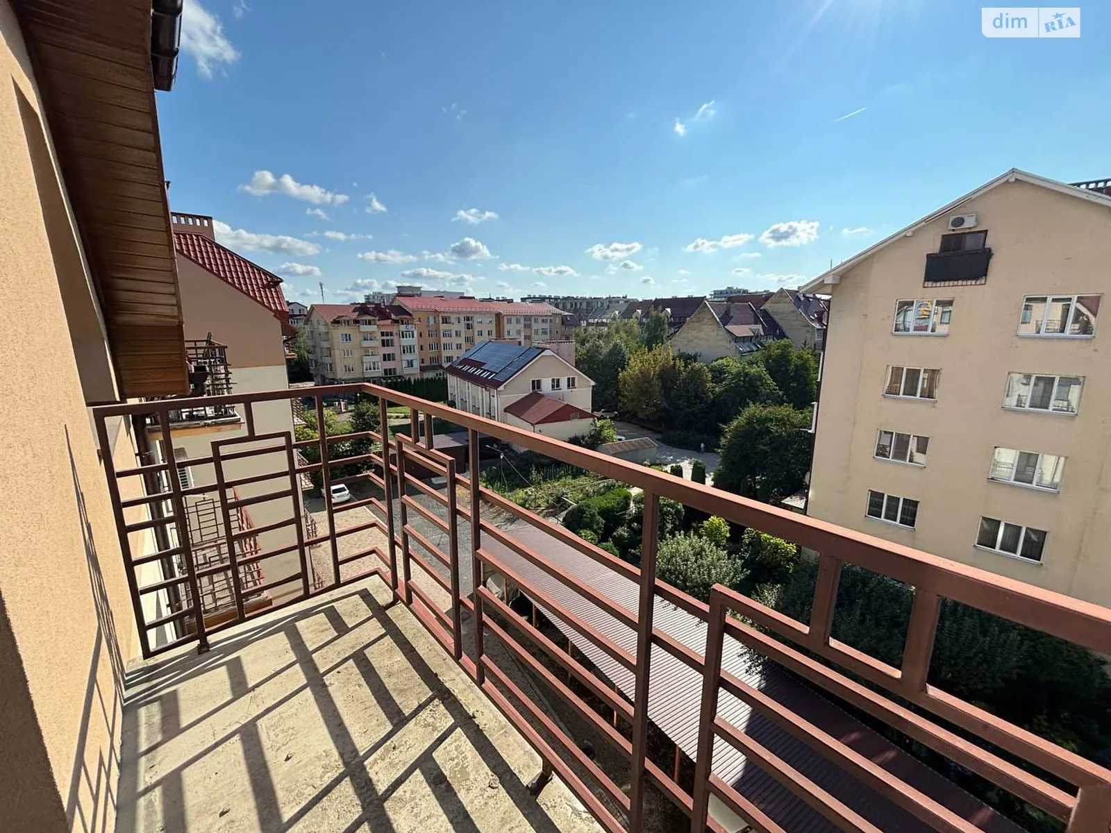 Продається 1-кімнатна квартира 52 кв. м у Ужгороді, вул. Климпуша, 2В - фото 1