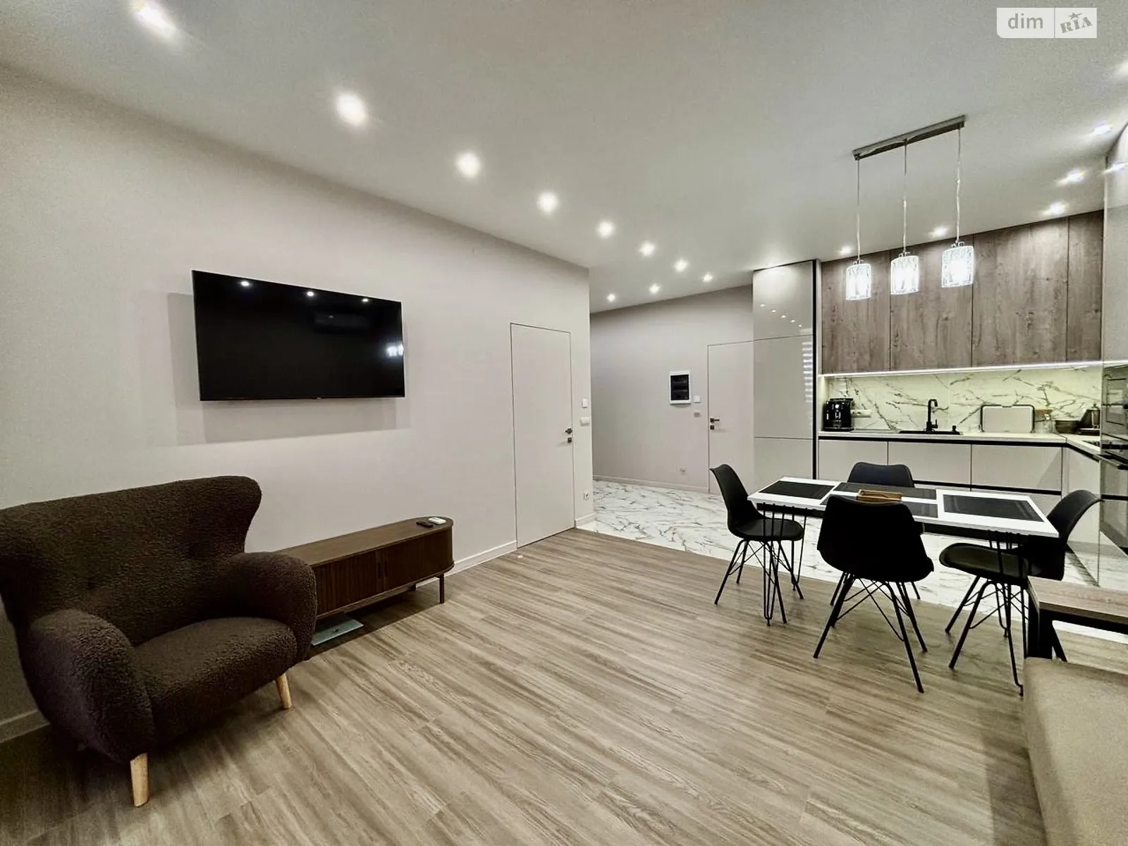 Продається 1-кімнатна квартира 52 кв. м у Минаї, вул. Августина Волошина, 14 - фото 1