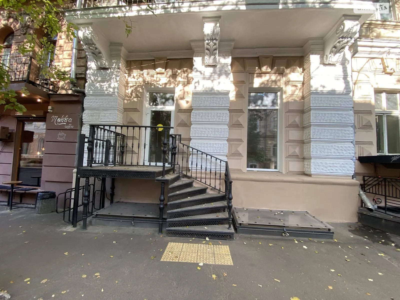 Продается офис 155 кв. м в бизнес-центре, цена: 390000 $ - фото 1