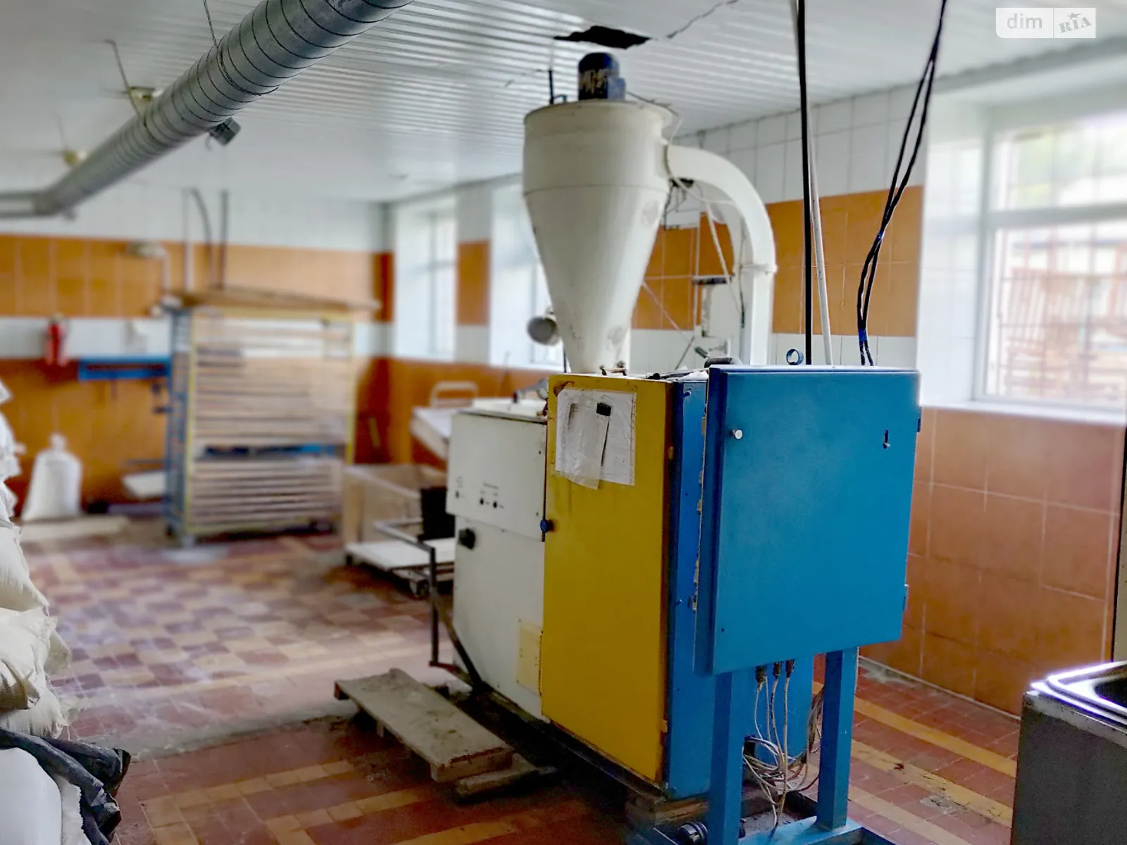 Сдается в аренду объект сферы услуг 410 кв. м в 2-этажном здании, цена: 94300 грн - фото 1