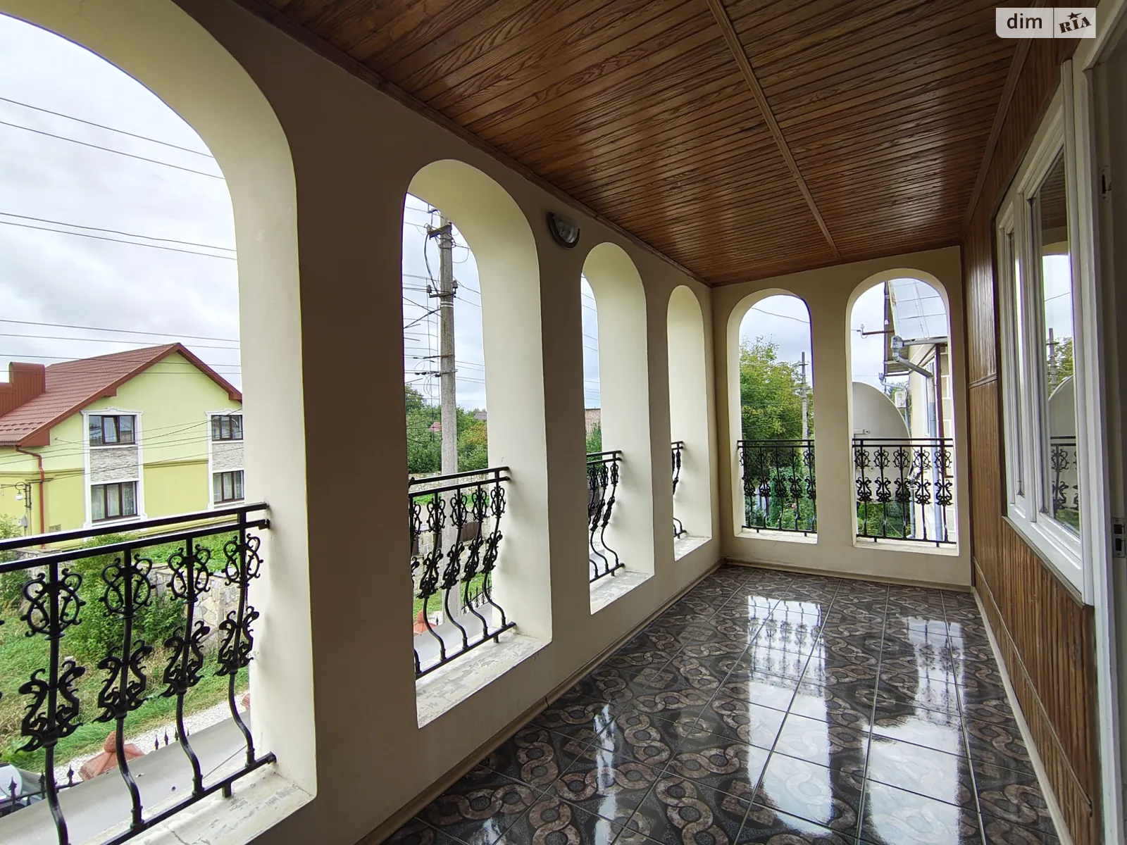 Продается дом на 2 этажа 210 кв. м с гаражом, цена: 150000 $ - фото 1