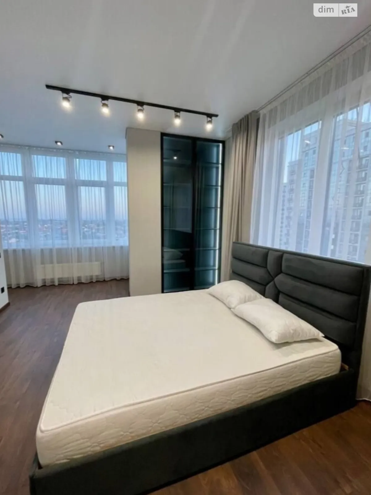 Сдается в аренду 2-комнатная квартира 60 кв. м в Одессе, ул. Жемчужная, 5Б - фото 1