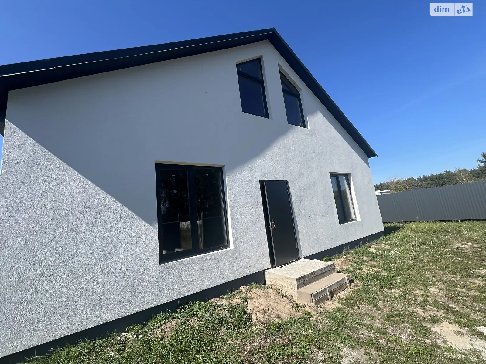 Продается дом на 2 этажа 142 кв. м с садом, цена: 76000 $ - фото 1