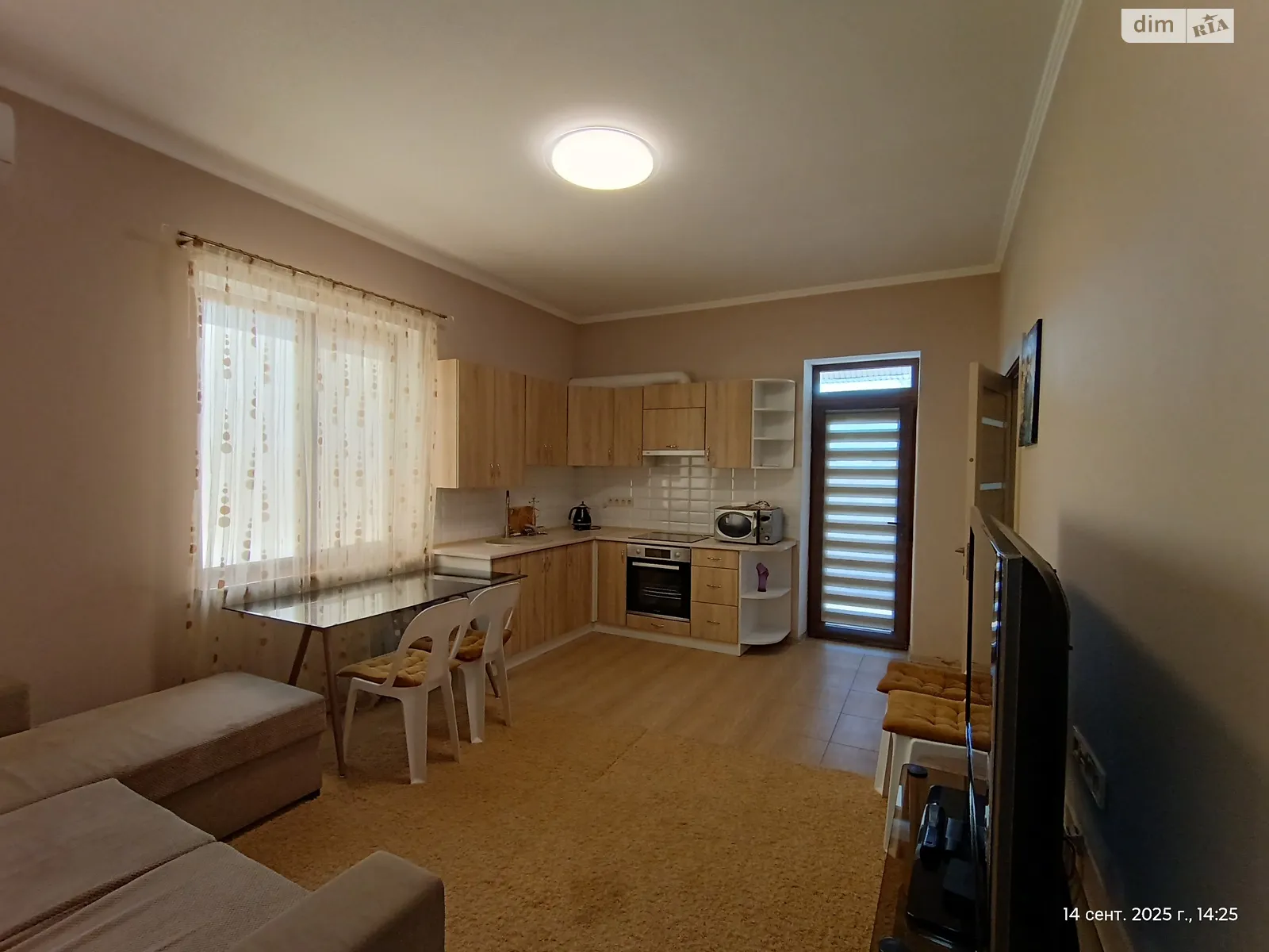 Здається в оренду будинок 2 поверховий 100 кв. м з гаражем, цена: 750 $ - фото 1