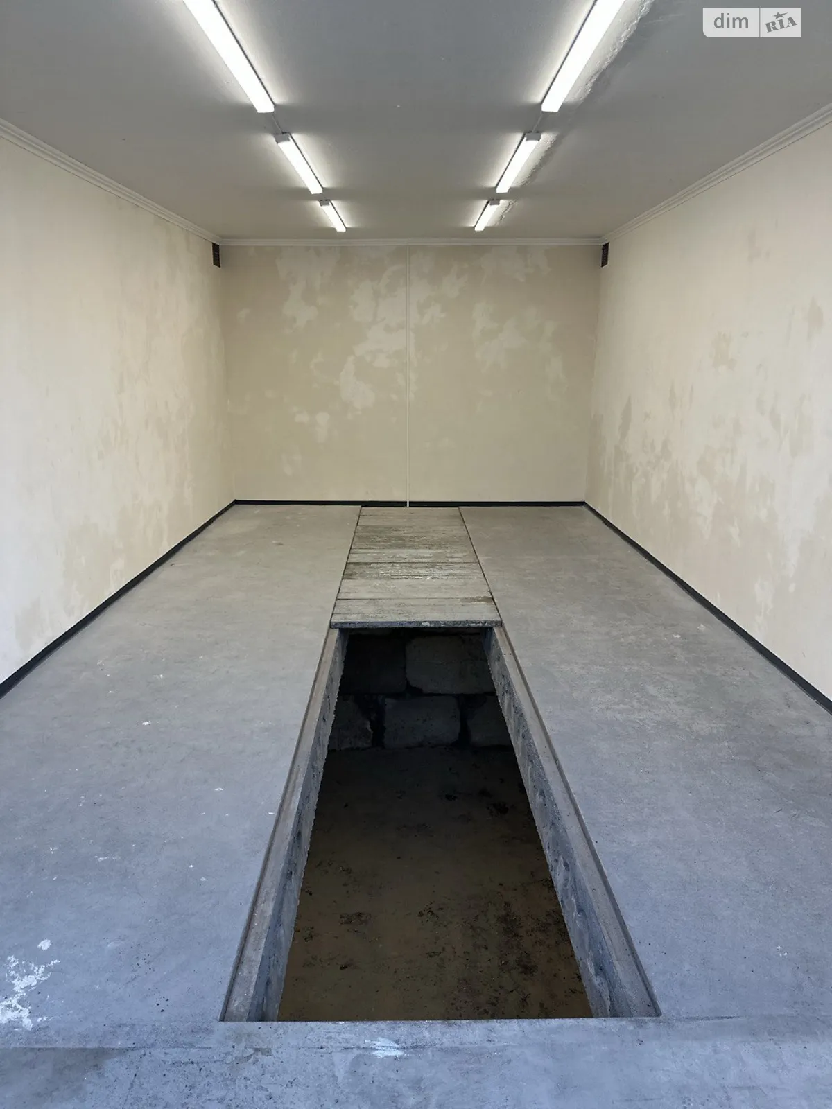 Продается отдельно стоящий гараж под легковое авто на 39 кв. м, цена: 5500 $ - фото 1