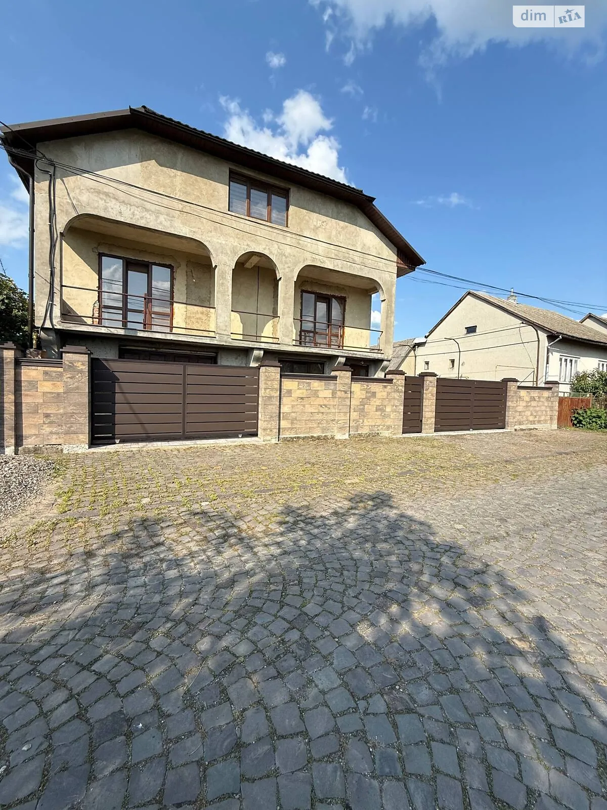 Продается дом на 2 этажа 320 кв. м с мебелью, цена: 140000 $ - фото 1