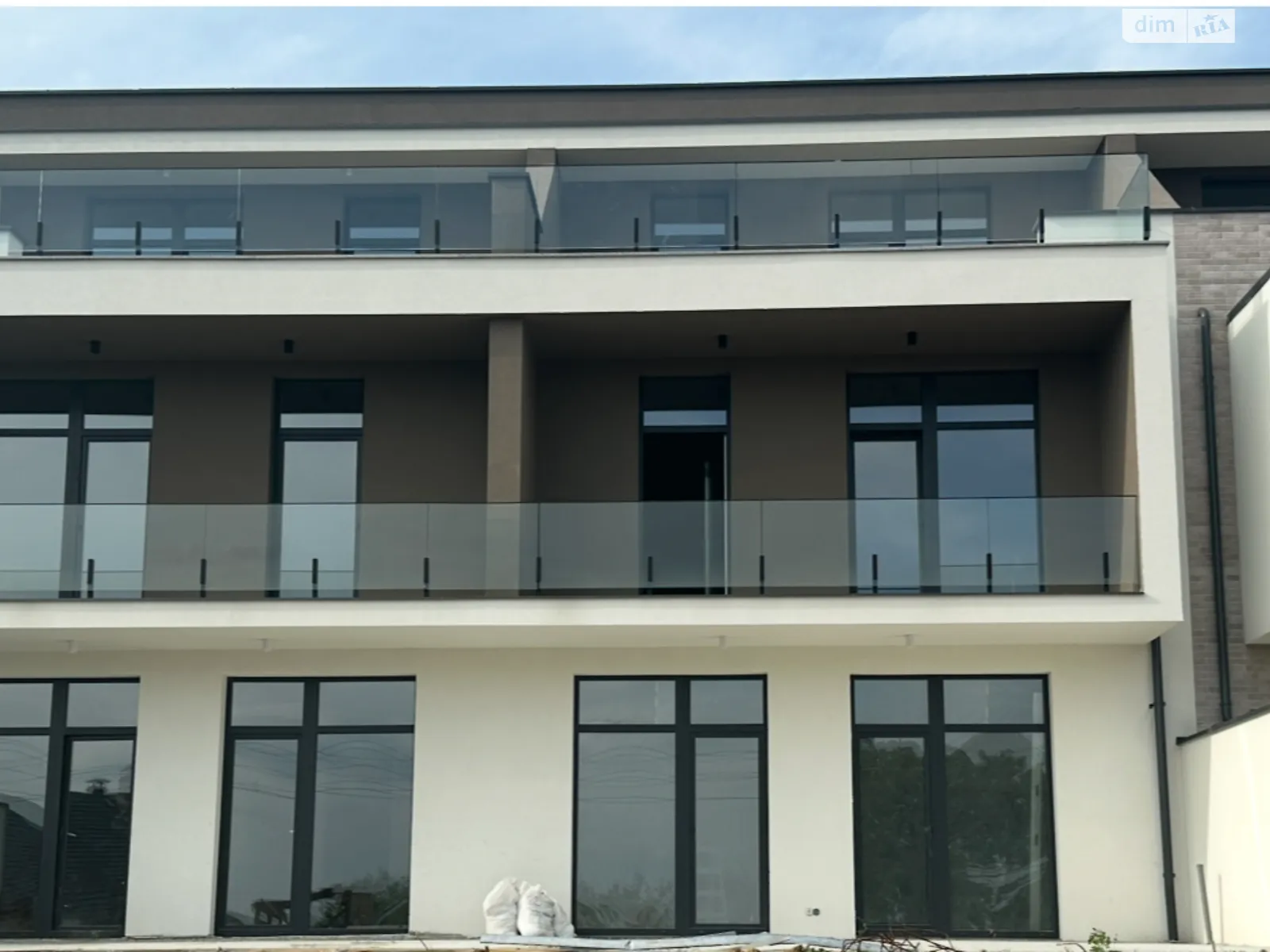 Продається 1-кімнатна квартира 60 кв. м у Ужгороді, пров. Вербний, 6 - фото 1