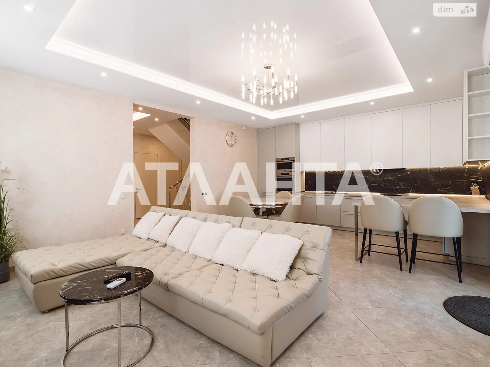 Продается дом на 2 этажа 170 кв. м с гаражом, цена: 390000 $ - фото 1