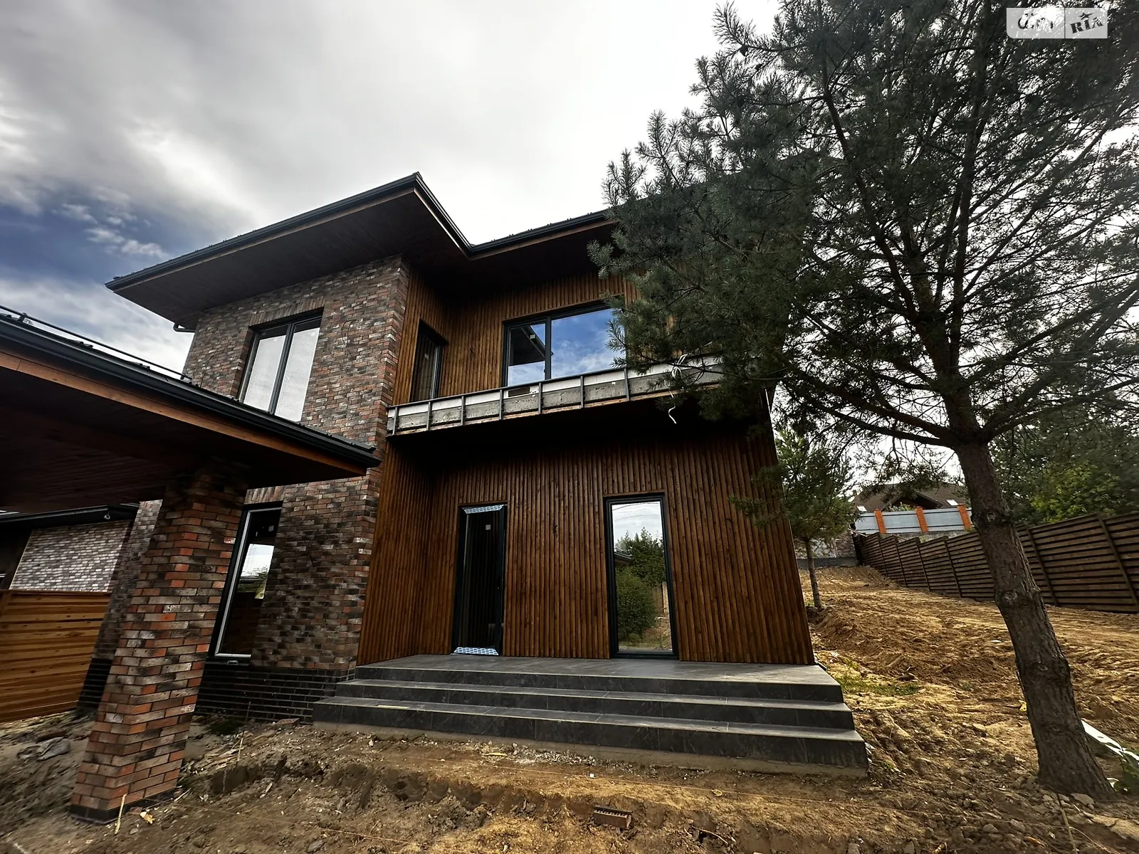 Продается дом на 2 этажа 190 кв. м с верандой, цена: 390000 $ - фото 1