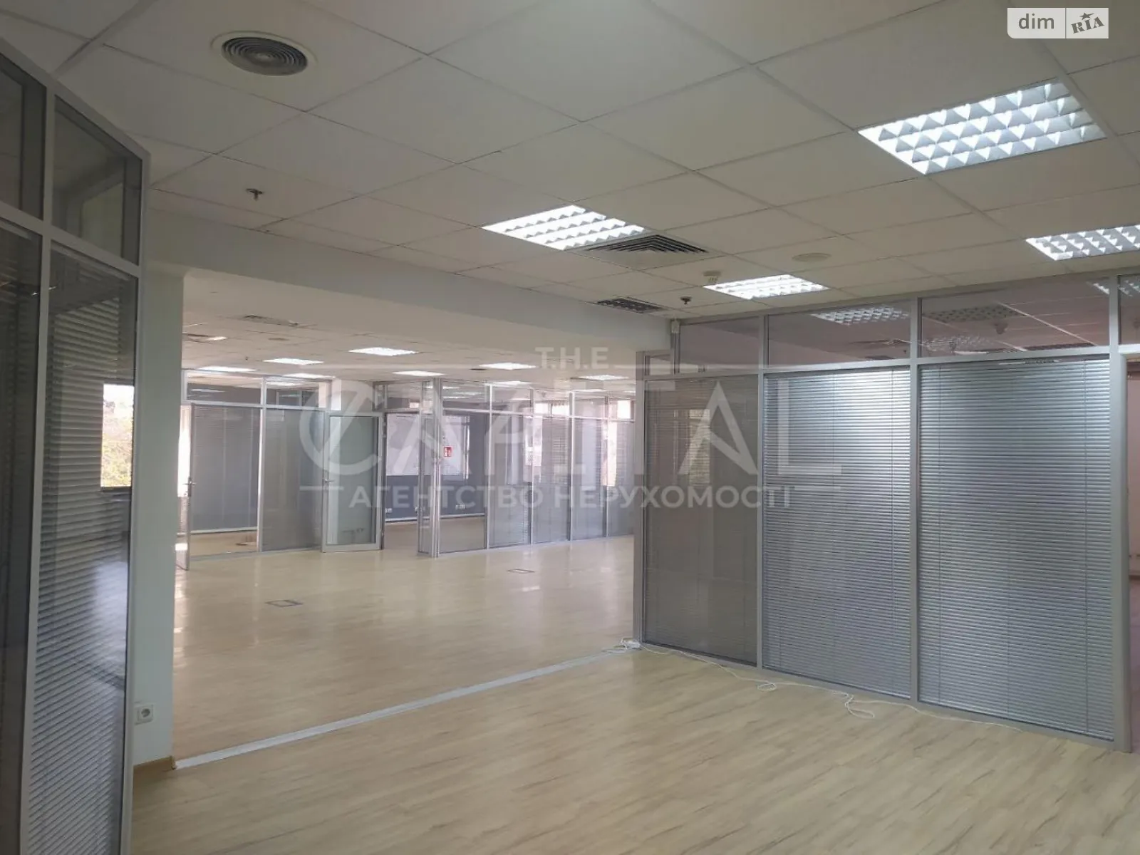 Сдается в аренду офис 285 кв. м в бизнес-центре, цена: 6100 $ - фото 1