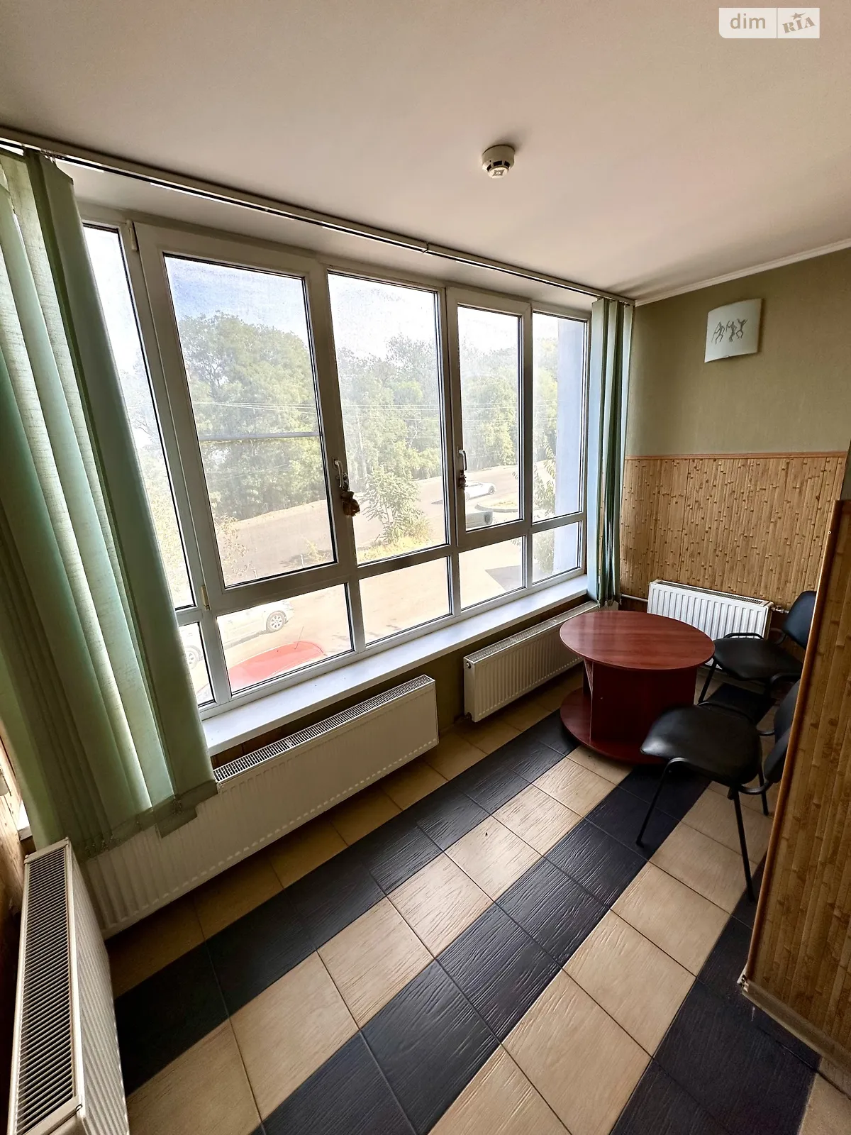 Сдается в аренду офис 155 кв. м в бизнес-центре, цена: 750 $ - фото 1
