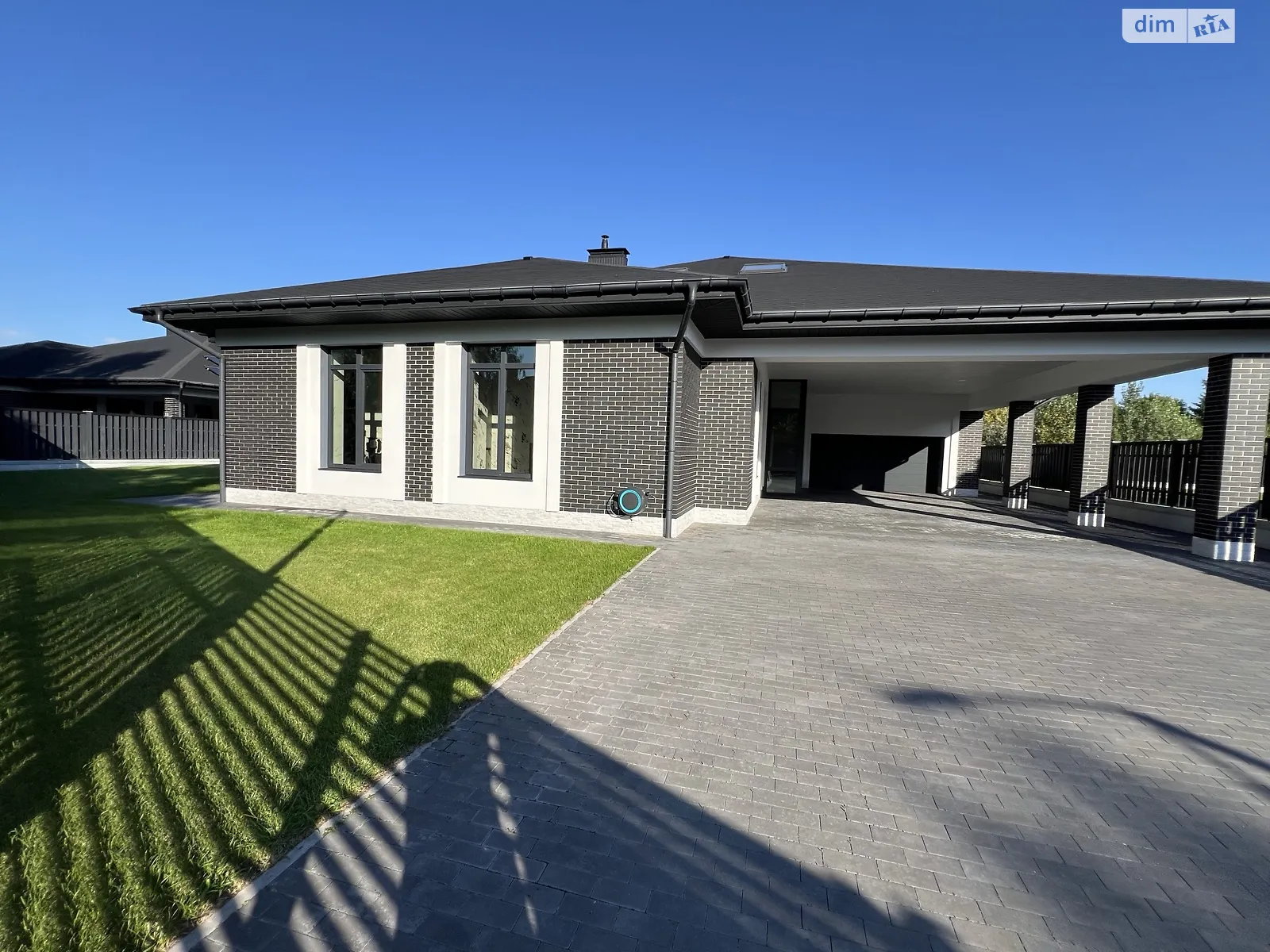 Продается одноэтажный дом 400 кв. м с верандой, цена: 880000 $ - фото 1