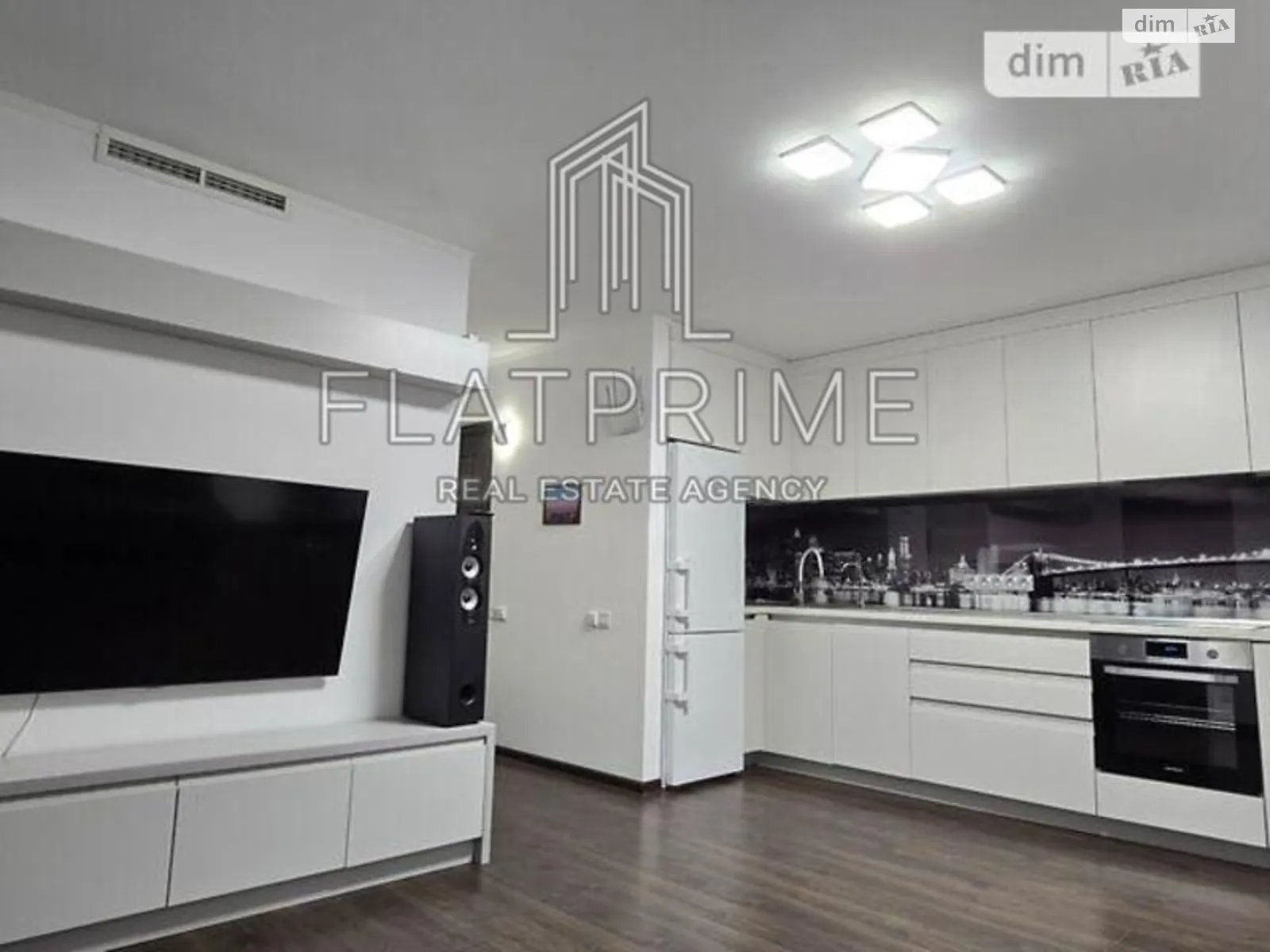 Продается 1-комнатная квартира 56.7 кв. м в Киеве, ул. Юрия Пасхалина(Ильича), 17 - фото 1