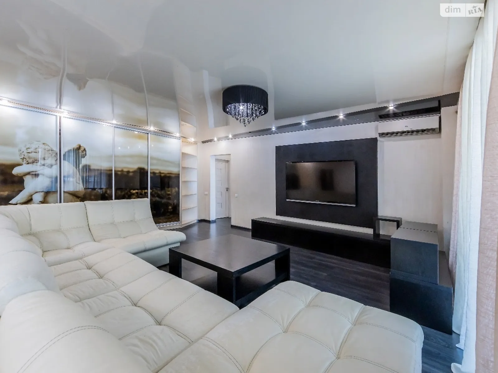 Продается 3-комнатная квартира 88 кв. м в Киеве, ул. Оноре де Бальзака, 4 - фото 1