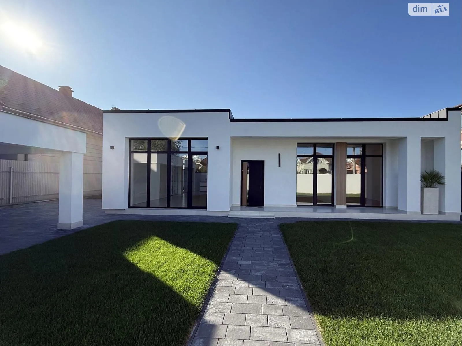 Продается одноэтажный дом 210 кв. м с балконом, цена: 340000 $ - фото 1