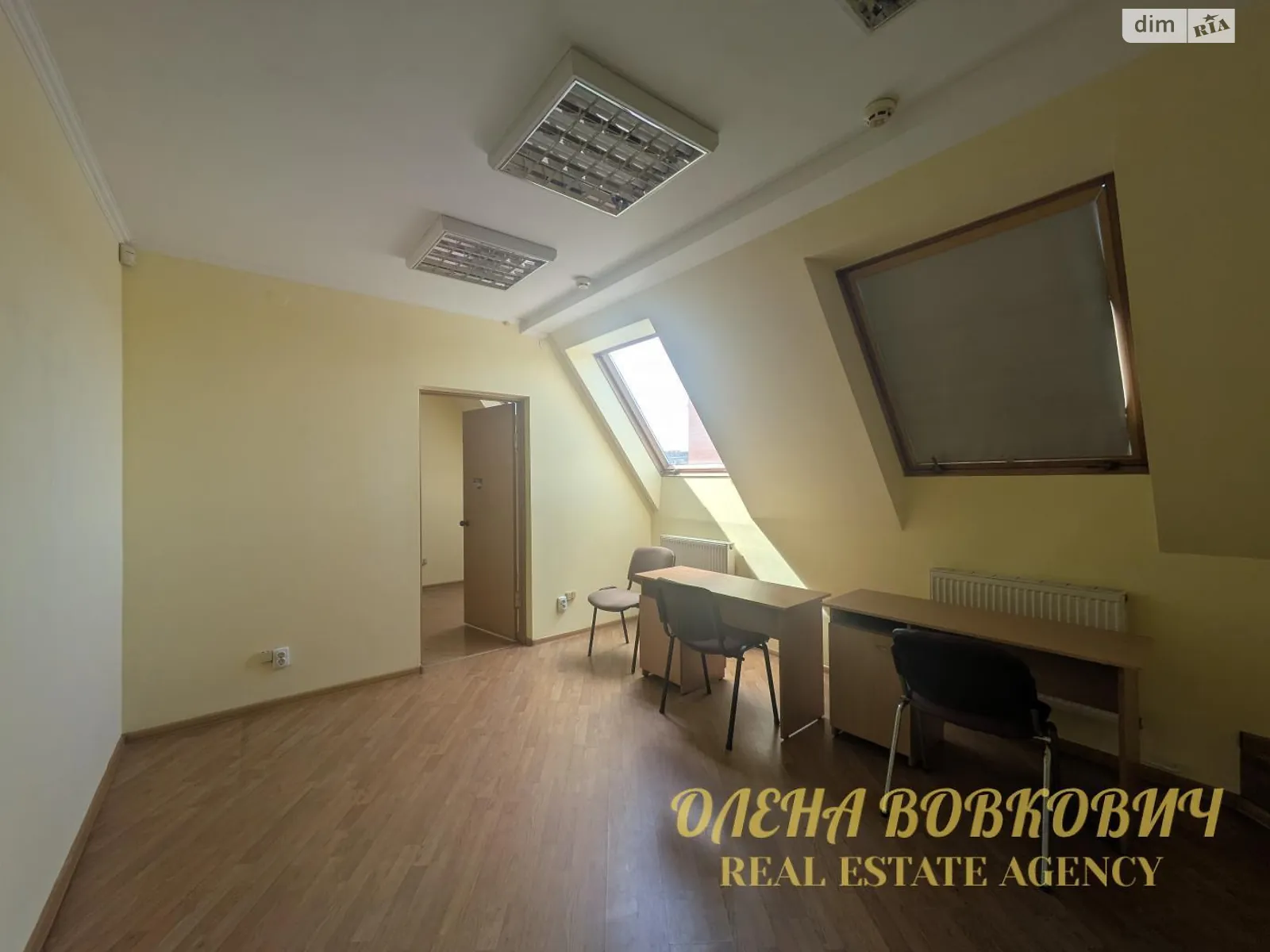 Сдается в аренду офис 32.3 кв. м в бизнес-центре, цена: 7200 грн - фото 1