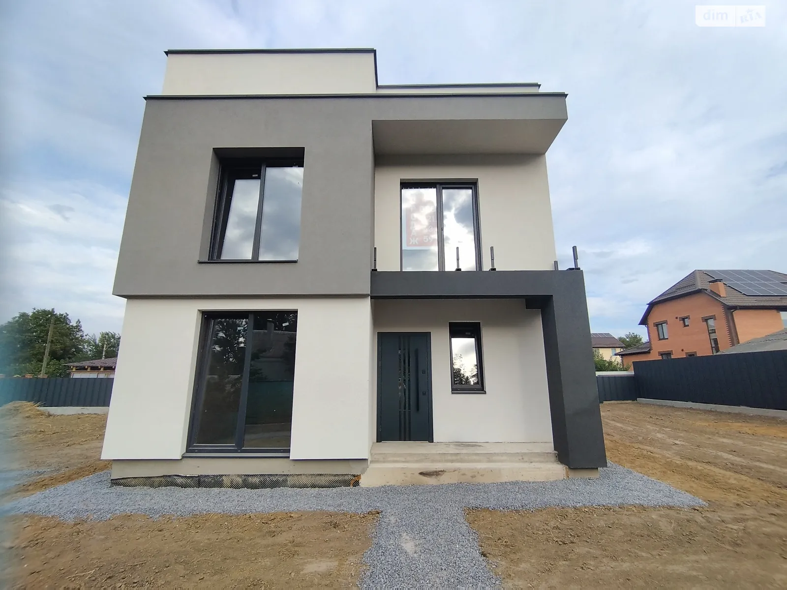 Продается дом на 2 этажа 115 кв. м с садом, цена: 105000 $ - фото 1