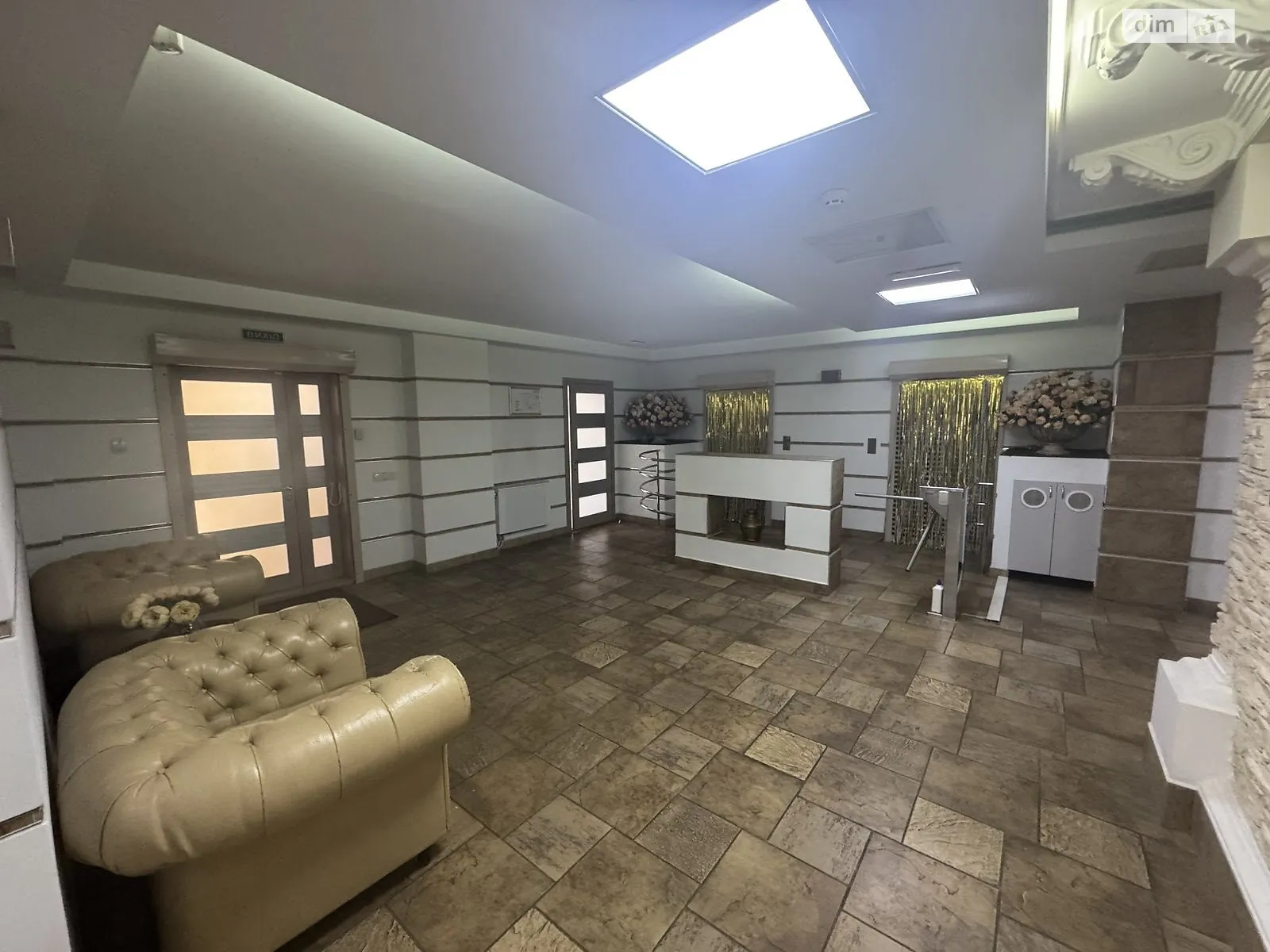 Сдается в аренду помещения свободного назначения 315 кв. м в 6-этажном здании, цена: 3500 $ - фото 1