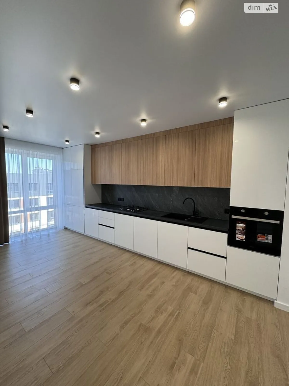 Продается 2-комнатная квартира 58 кв. м в Ровно, ул. Николая Боголюбова, 1 - фото 1