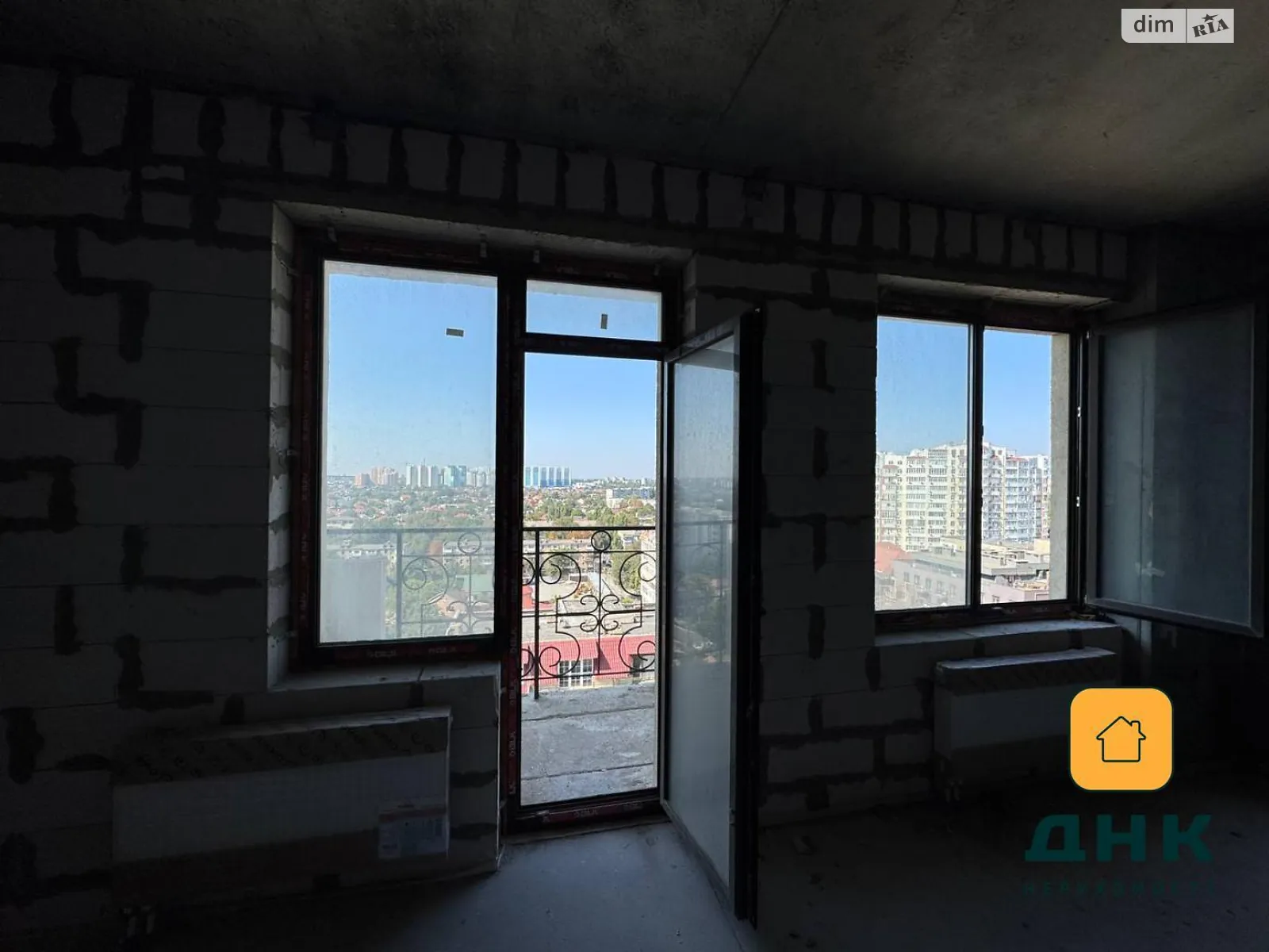 Продается 1-комнатная квартира 44 кв. м в Одессе, ул. Педагогическая, 23 - фото 1