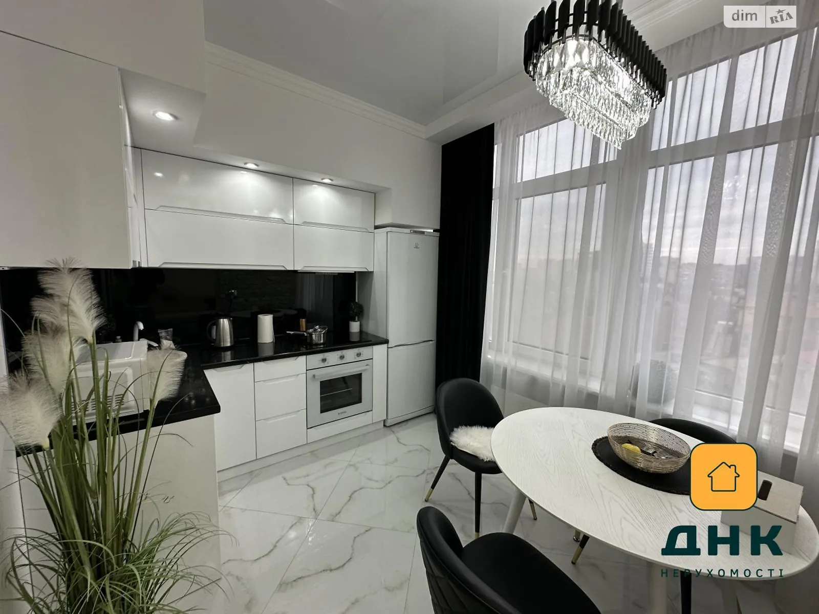 Продается 1-комнатная квартира 37 кв. м в Одессе, ул. Валерия Самофалова, 16А/3 - фото 1