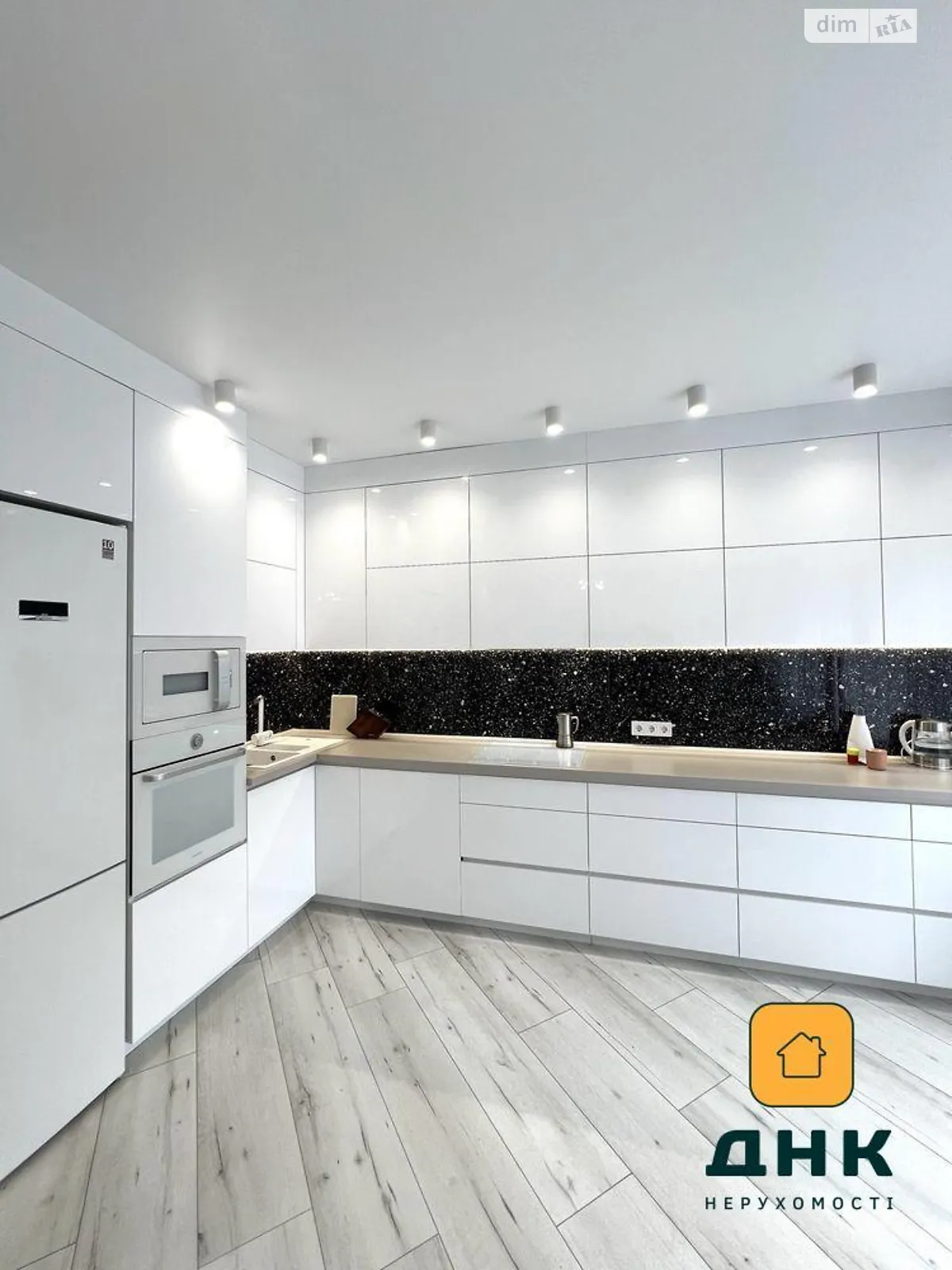 Продается 3-комнатная квартира 105 кв. м в Одессе, пер. Каманина, 16А/2 - фото 1