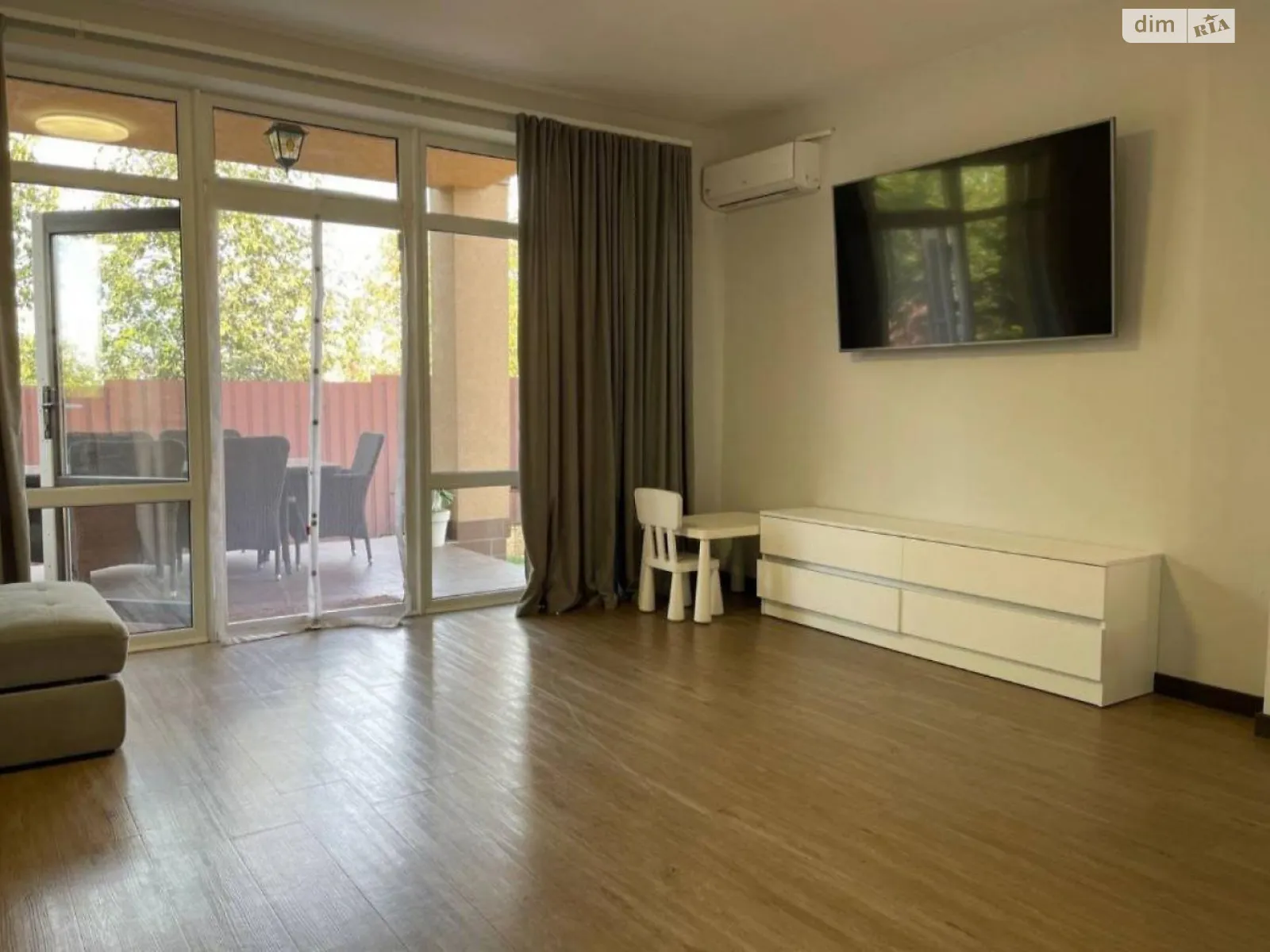 Продается дом на 3 этажа 160 кв. м с бассейном, цена: 189999 $ - фото 1