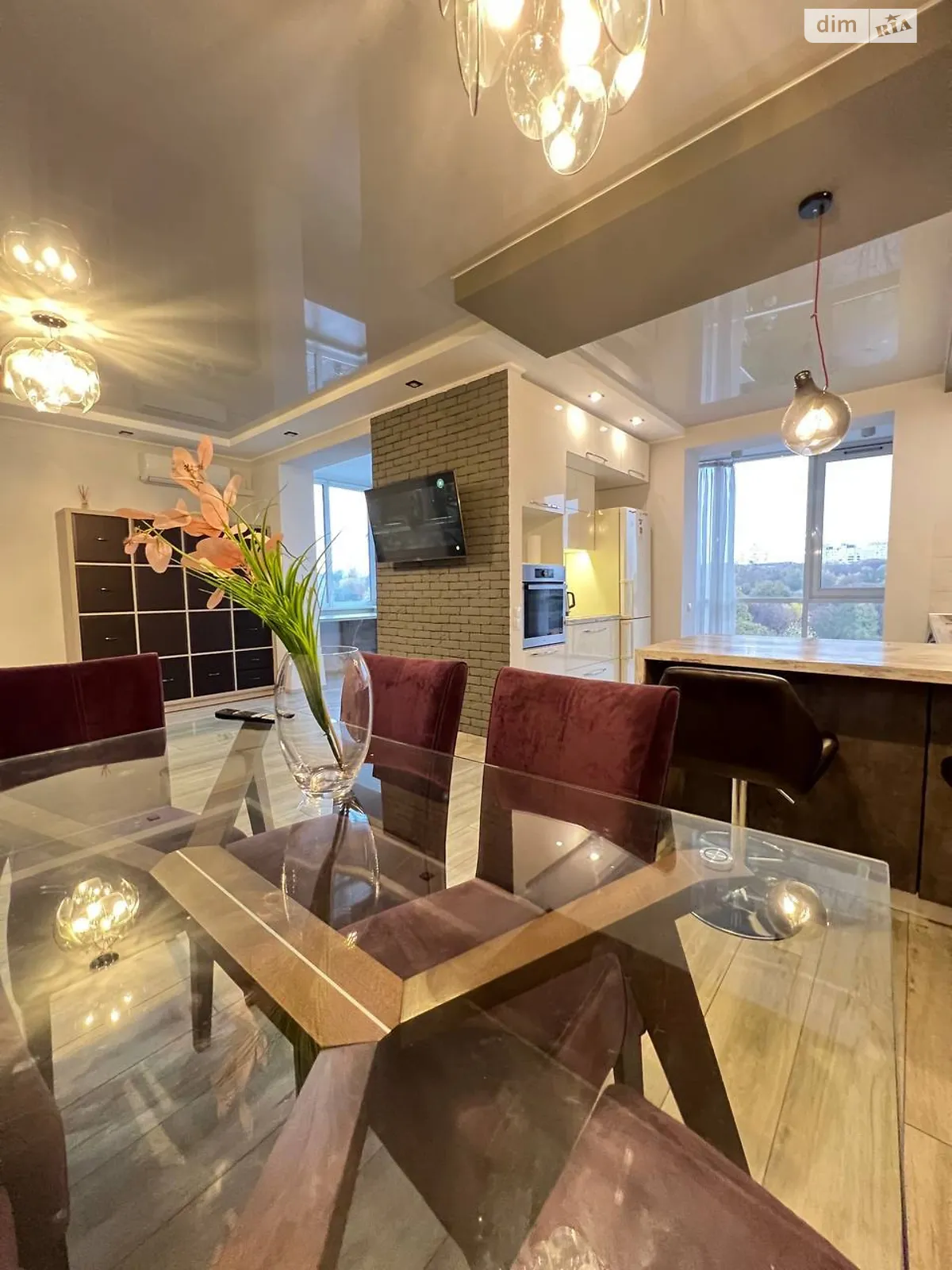 Сдается в аренду 1-комнатная квартира 63 кв. м в Ровно, ул. Черновола Вячеслава - фото 1