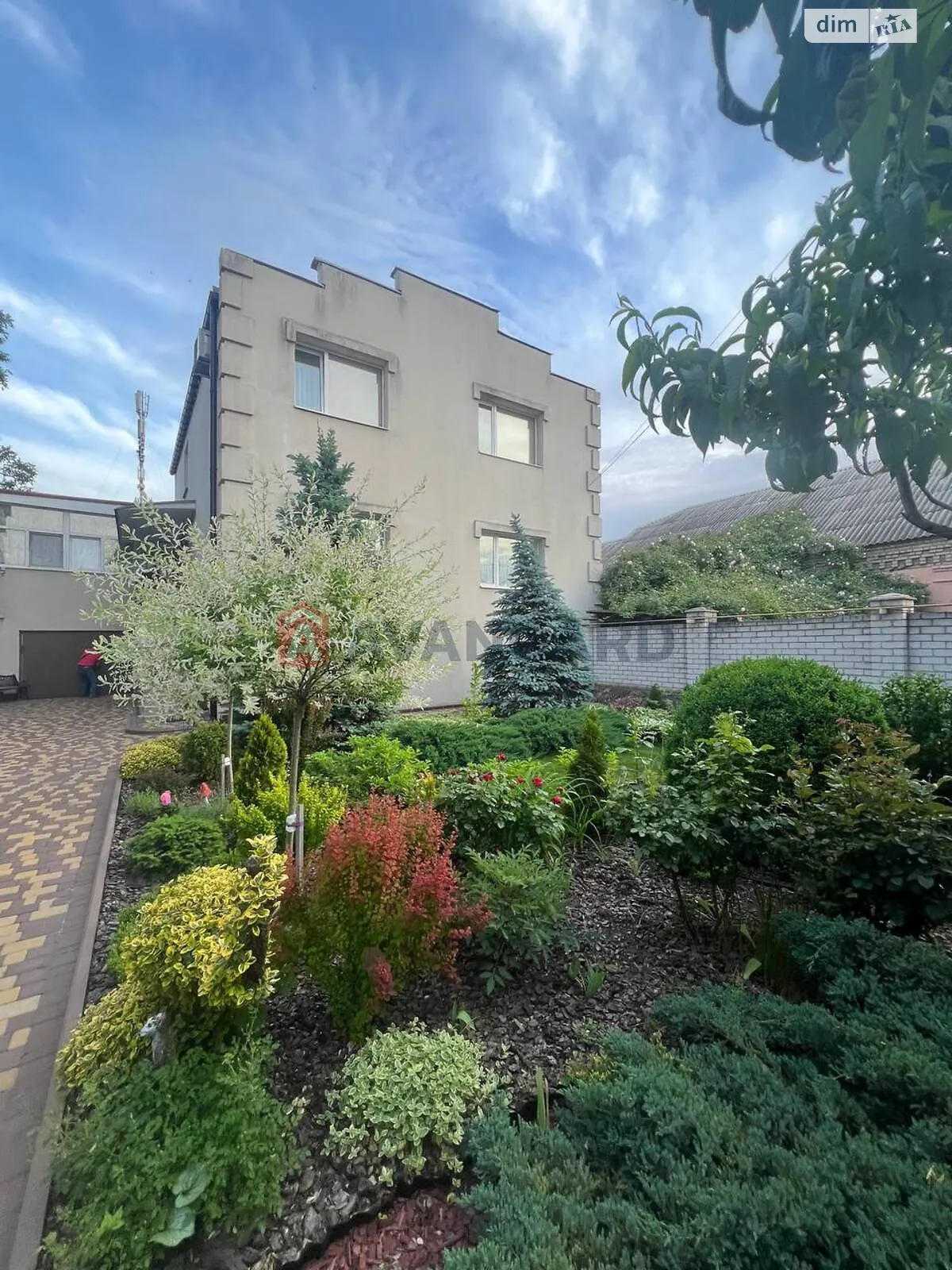 Продается дом на 2 этажа 250 кв. м с террасой, цена: 110000 $ - фото 1