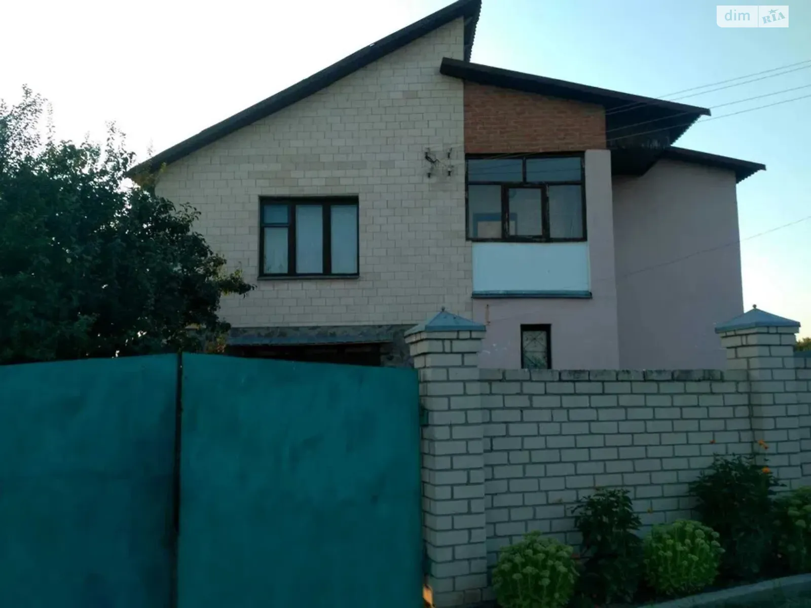 Продается дом на 2 этажа 250 кв. м с садом, цена: 73000 $ - фото 1