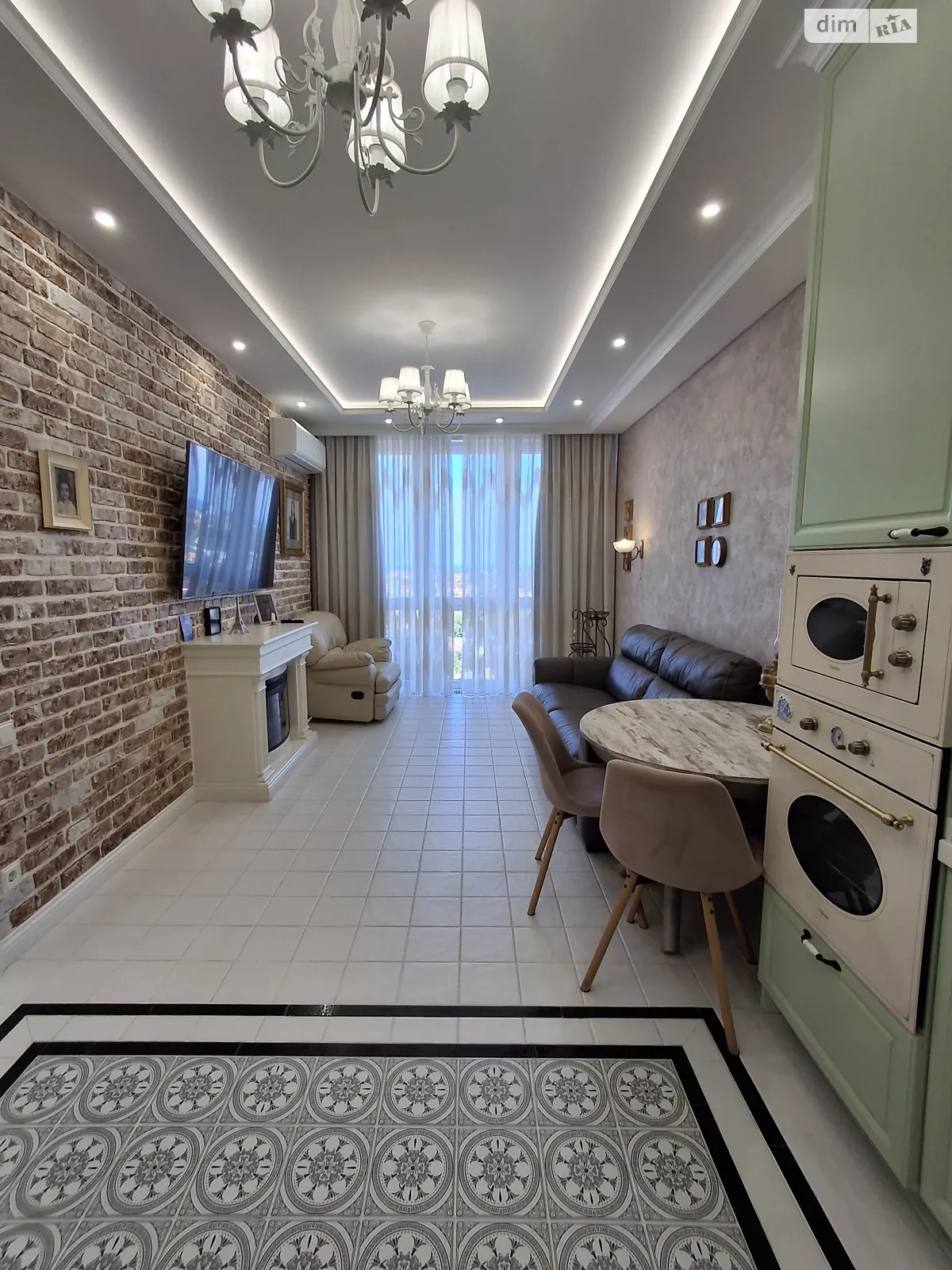 Продается 1-комнатная квартира 45 кв. м в Одессе, ул. Костанди, 104Б - фото 1