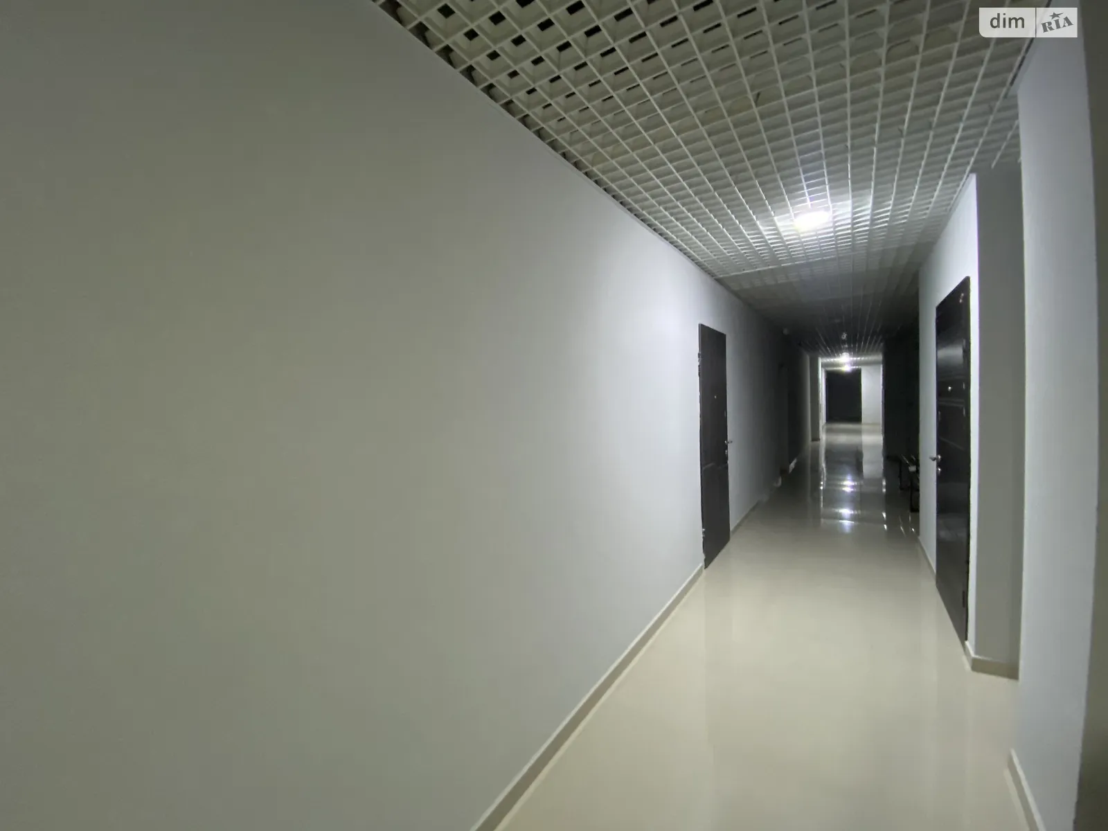 Продается офис 44 кв. м в бизнес-центре, цена: 27220 $ - фото 1