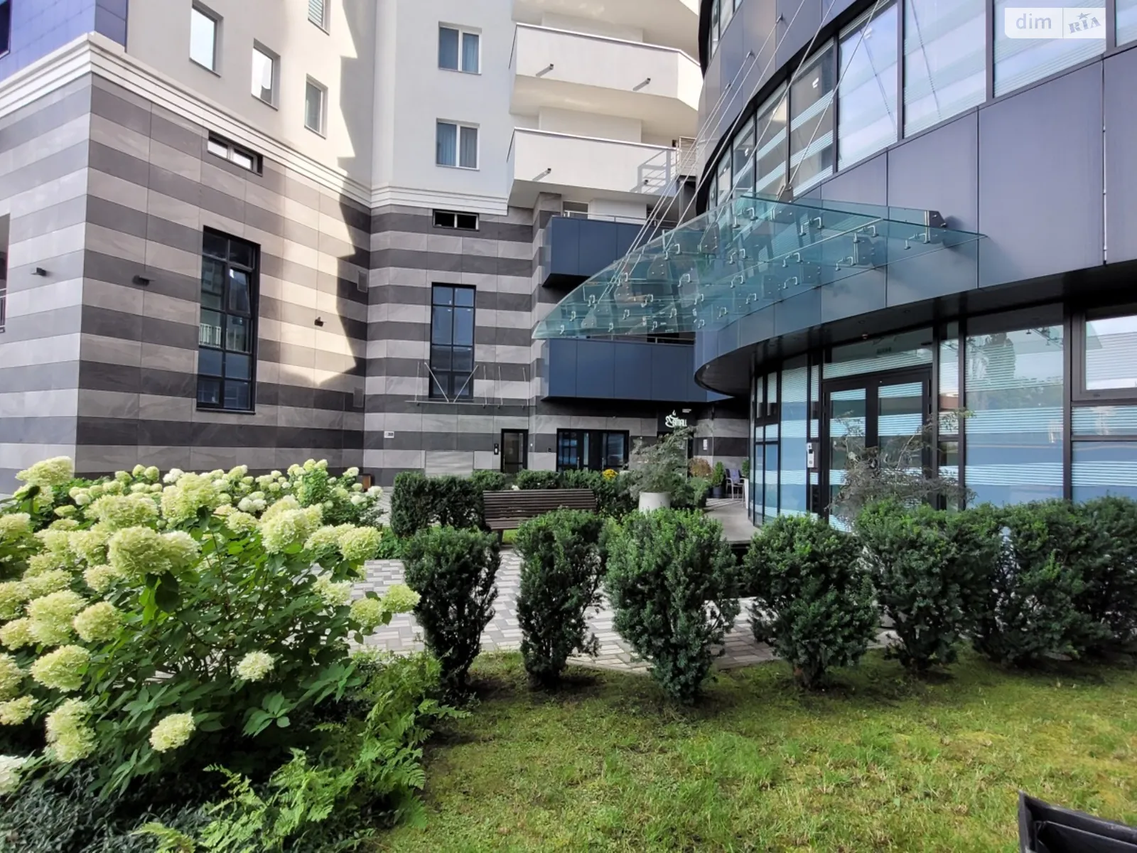 Продается 1-комнатная квартира 63 кв. м в Киеве, пер. Лабораторный, 7 - фото 1