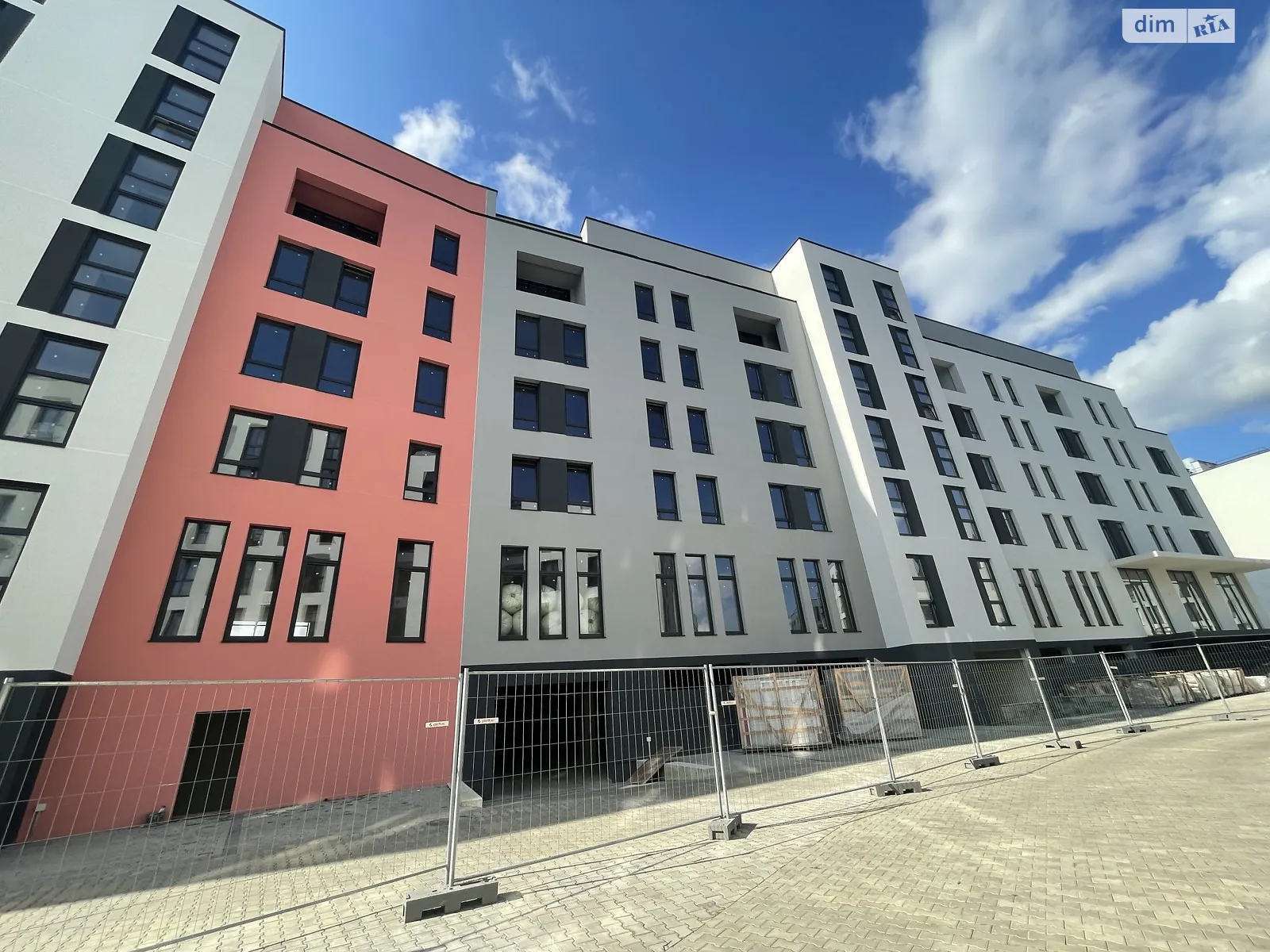 Продається 1-кімнатна квартира 33.4 кв. м у Минаї, вул. Августина Волошина - фото 1