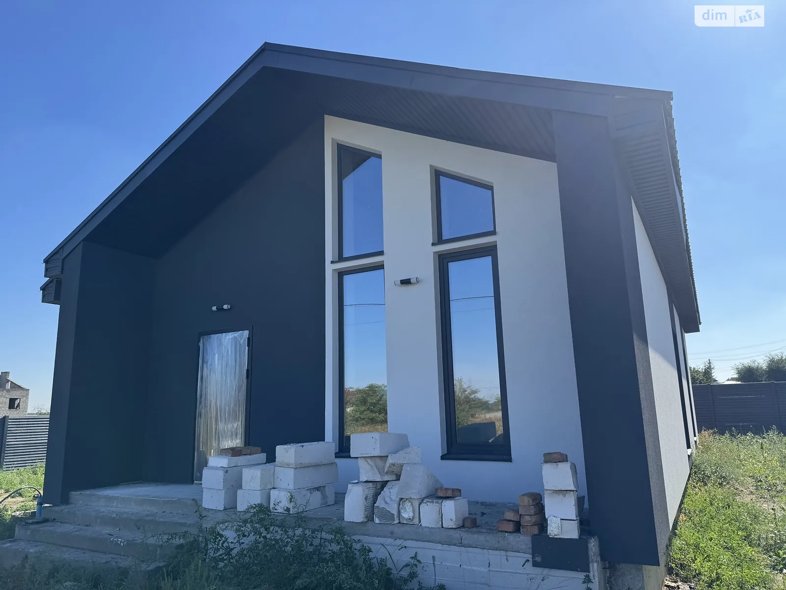 Продается одноэтажный дом 105 кв. м с гаражом, цена: 78000 $ - фото 1