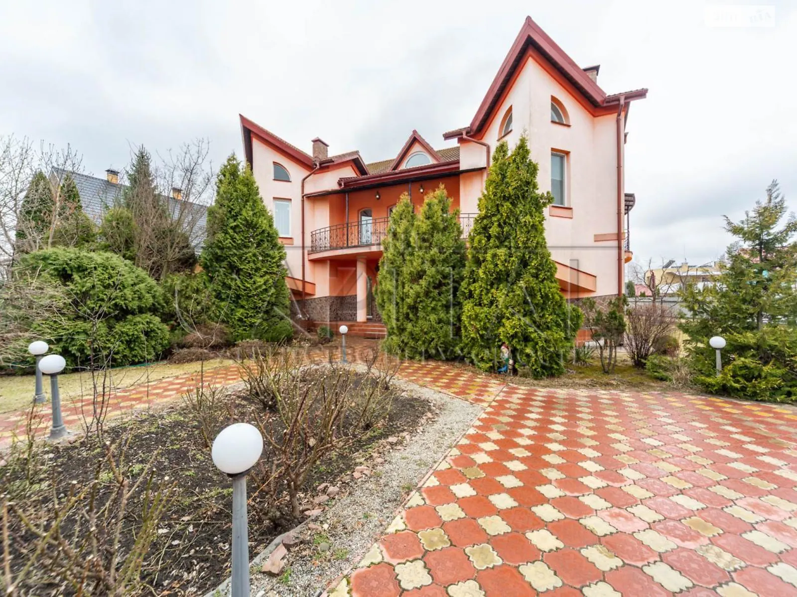 Продается дом на 3 этажа 387 кв. м с террасой, цена: 480000 $ - фото 1