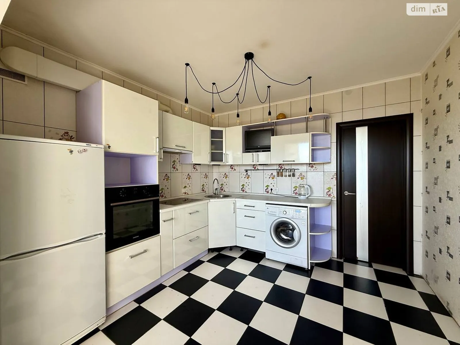 Продается 1-комнатная квартира 64 кв. м в Днепре, ул. Большая Диивська, 24Б - фото 1