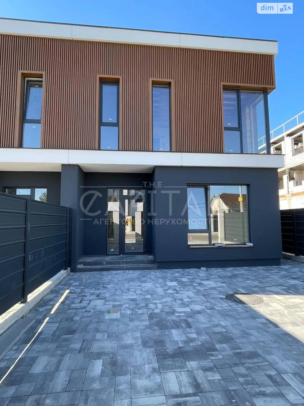 Продается дом на 2 этажа 130 кв. м с бассейном, цена: 155000 $ - фото 1